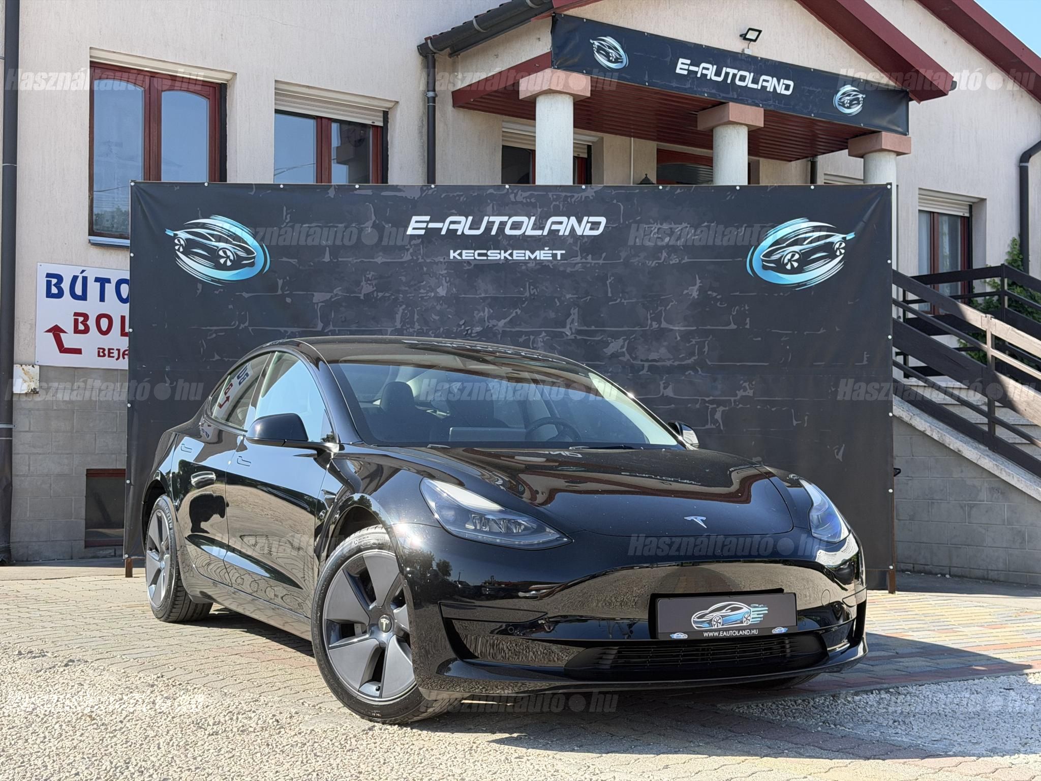 TESLA MODEL 3 2022/3 - 1