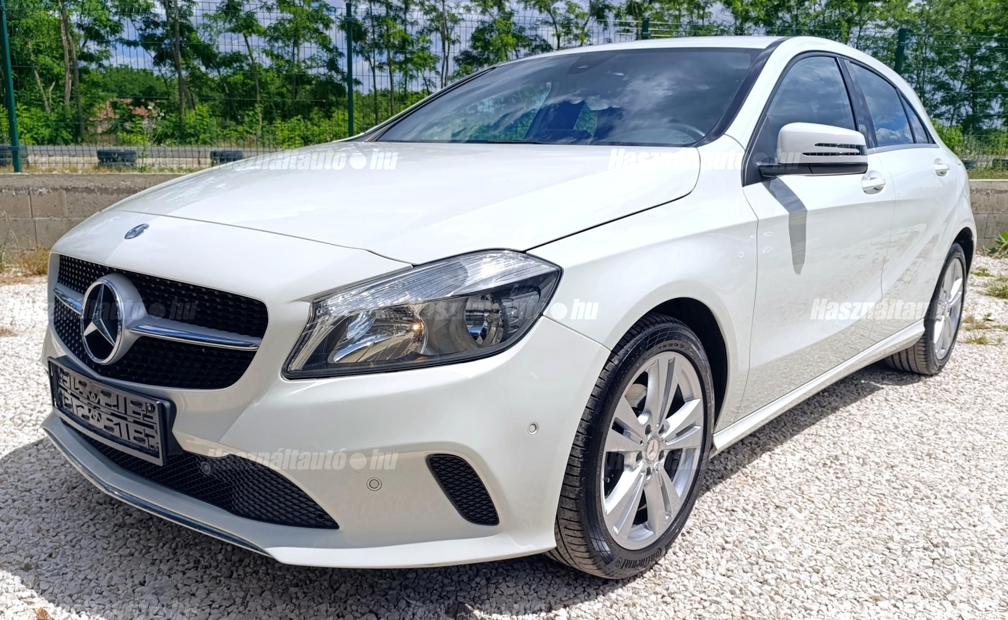 MERCEDES-BENZ A 200 2016/10 - 1