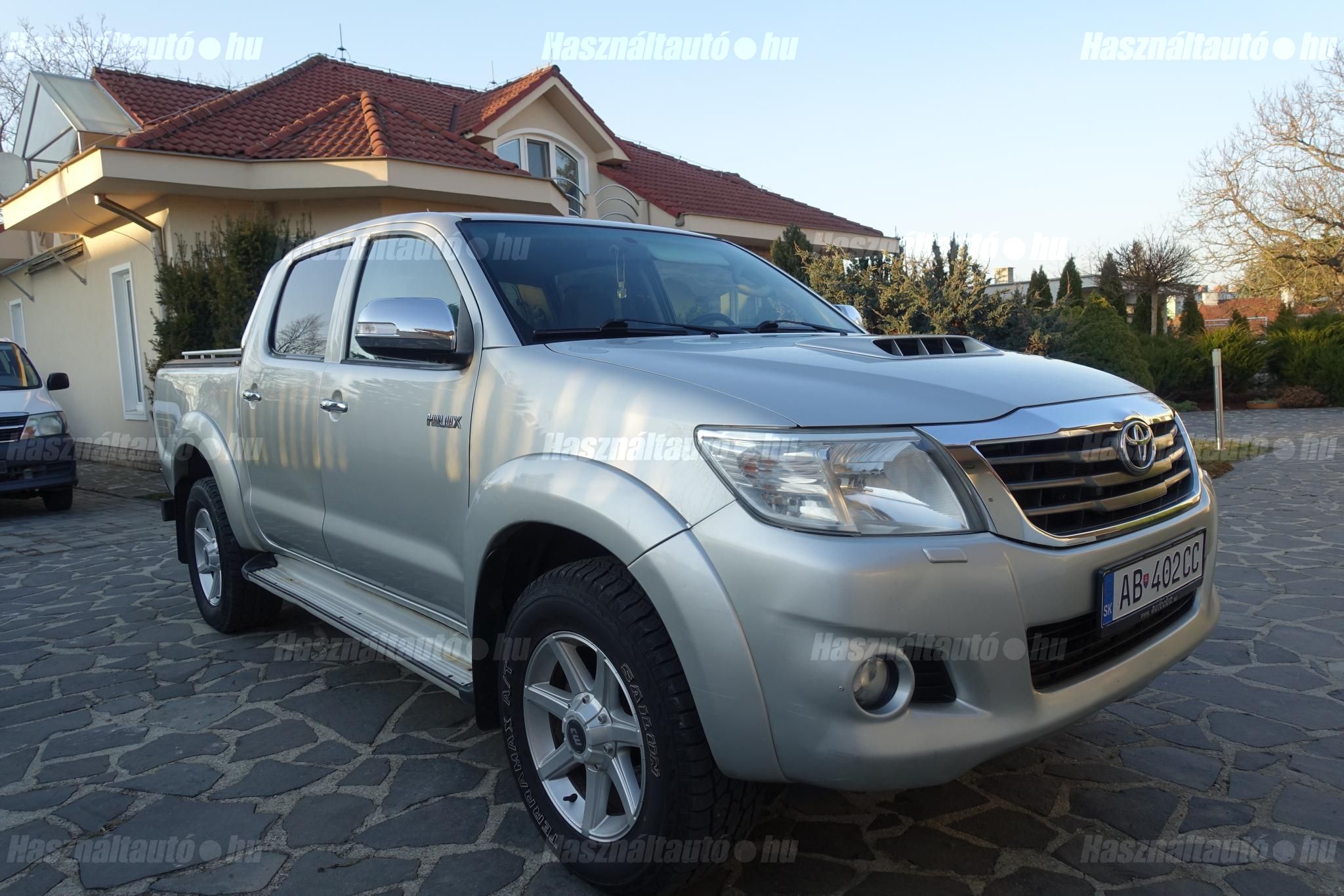 TOYOTA HILUX 2013/9 - 1