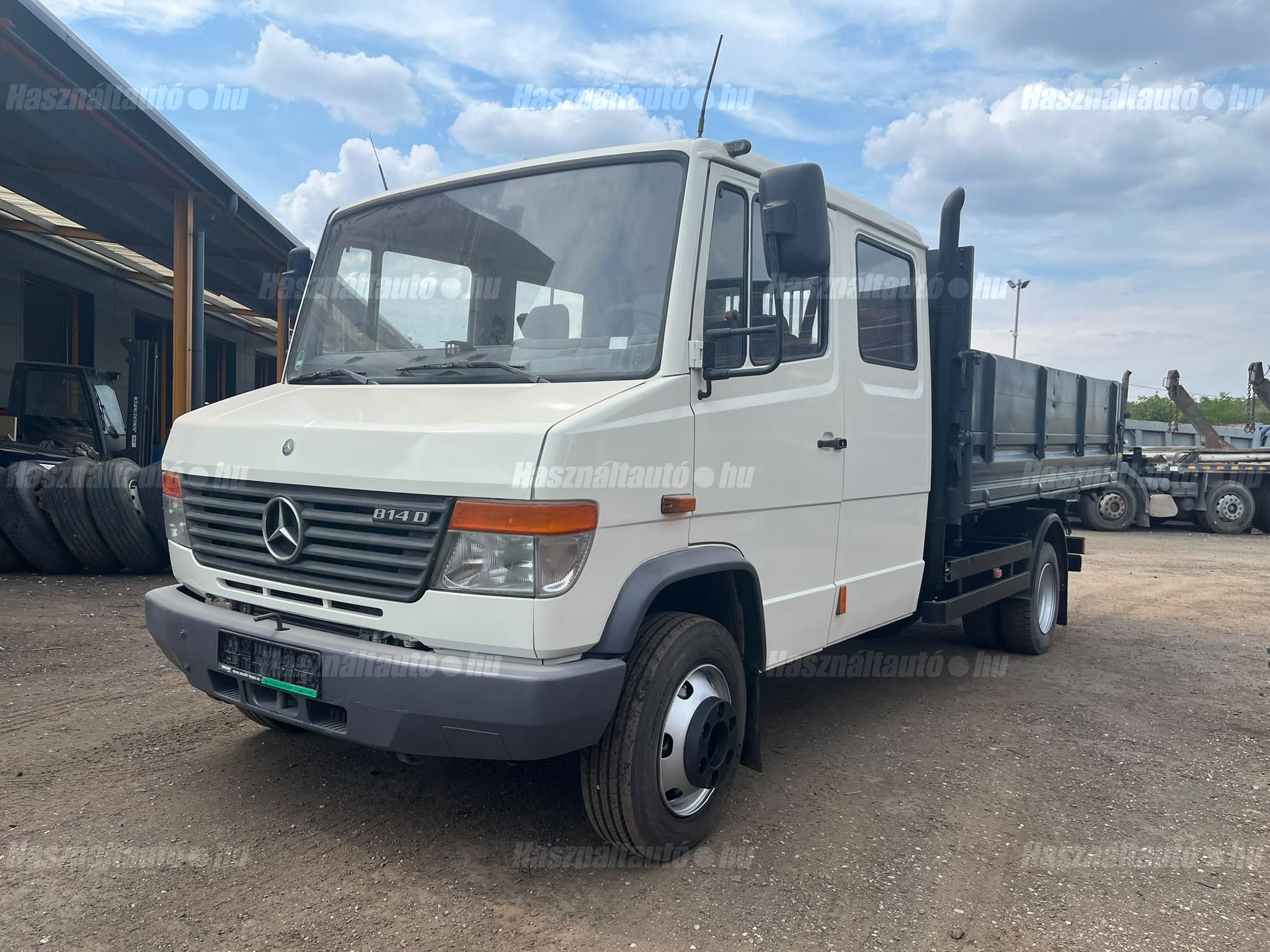MERCEDES-BENZ 2002 - 1