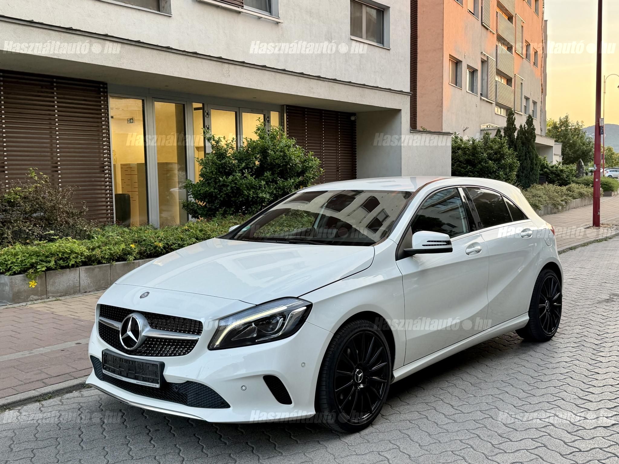 MERCEDES-BENZ A 180 2015/10 - 1