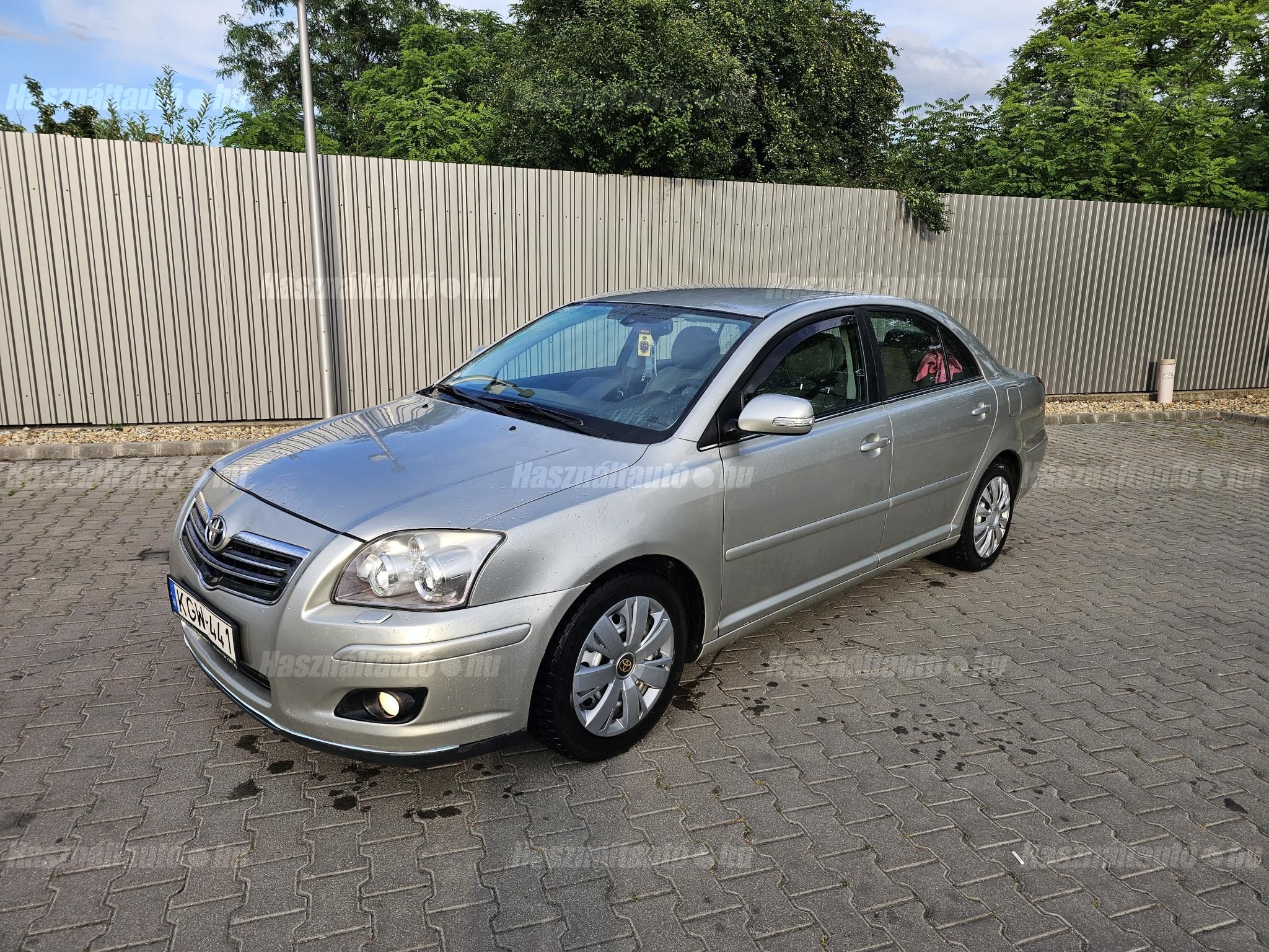 TOYOTA AVENSIS 2006/8 - 1