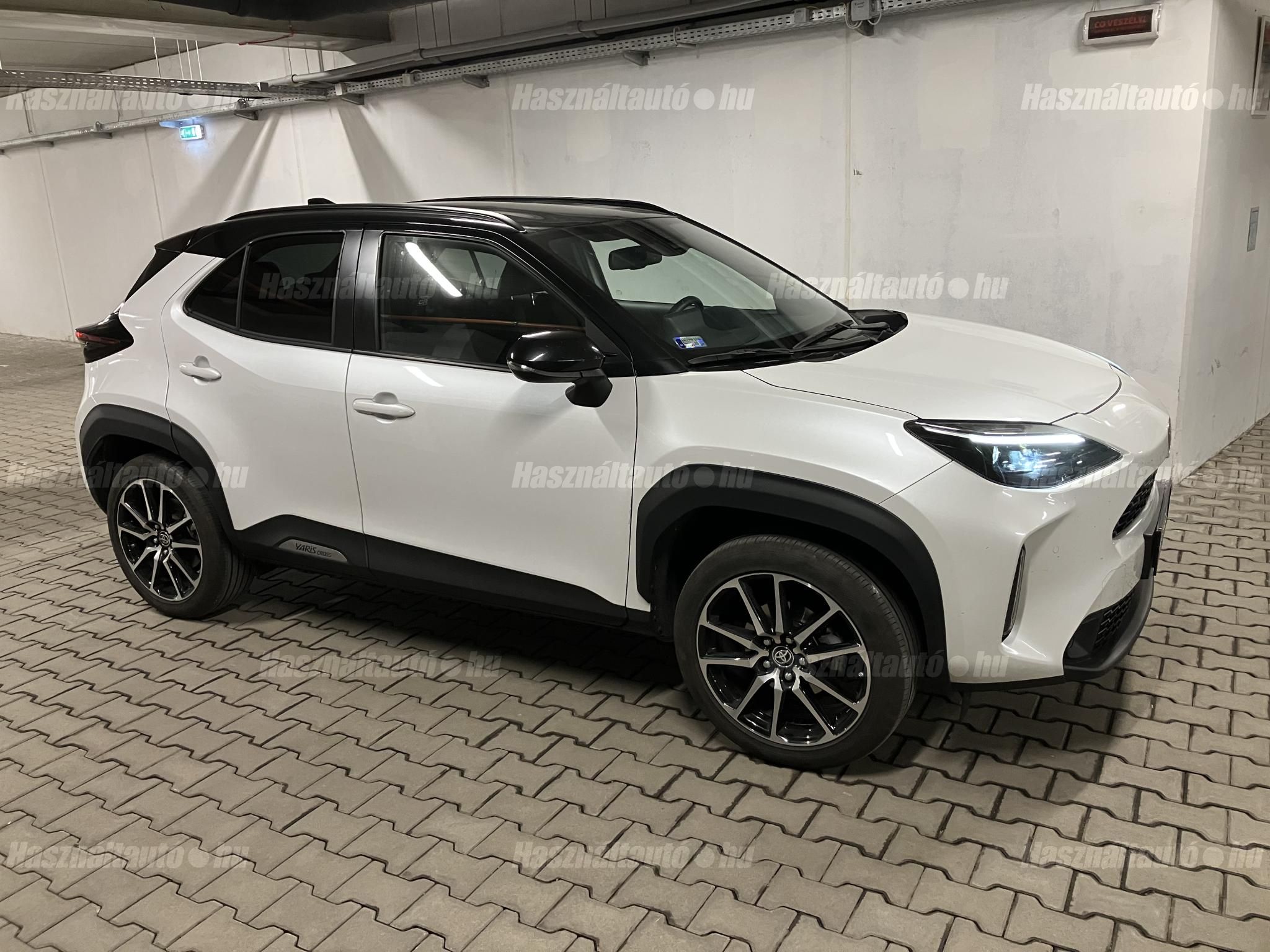 TOYOTA YARIS CROSS 2022/12 - 1