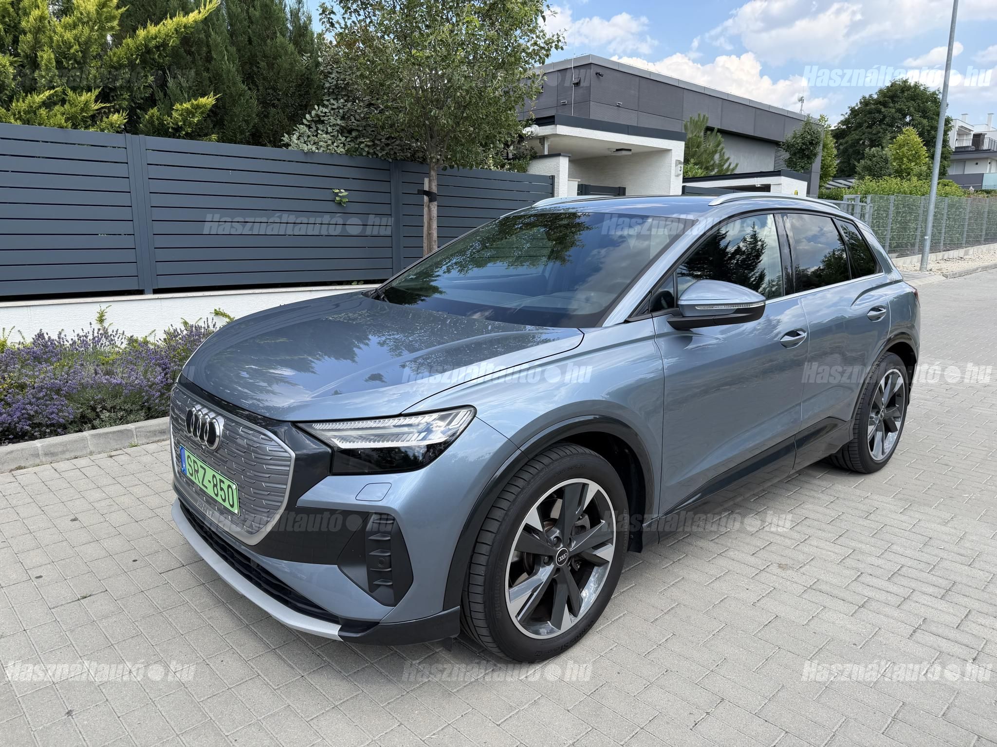 AUDI Q4 2021/6 - 1
