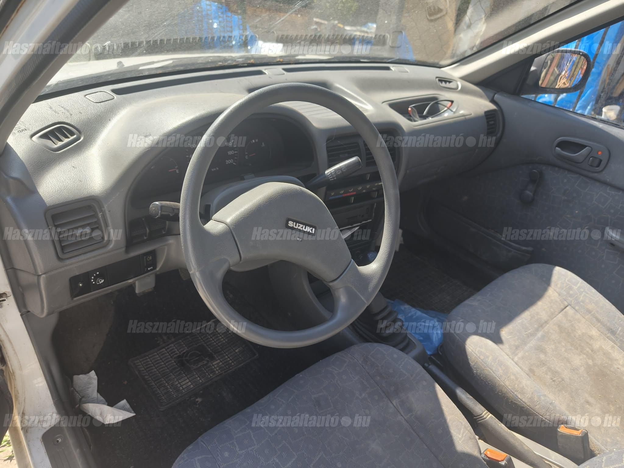 SUZUKI SWIFT 2000/5 - 1