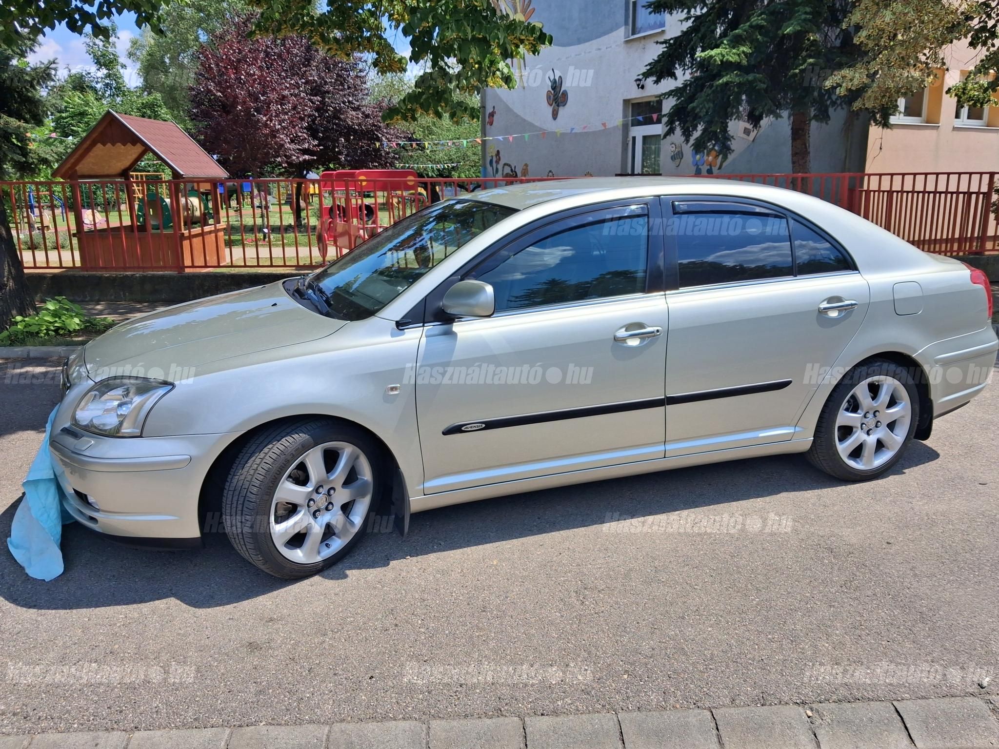 TOYOTA AVENSIS 2004/11 - 1