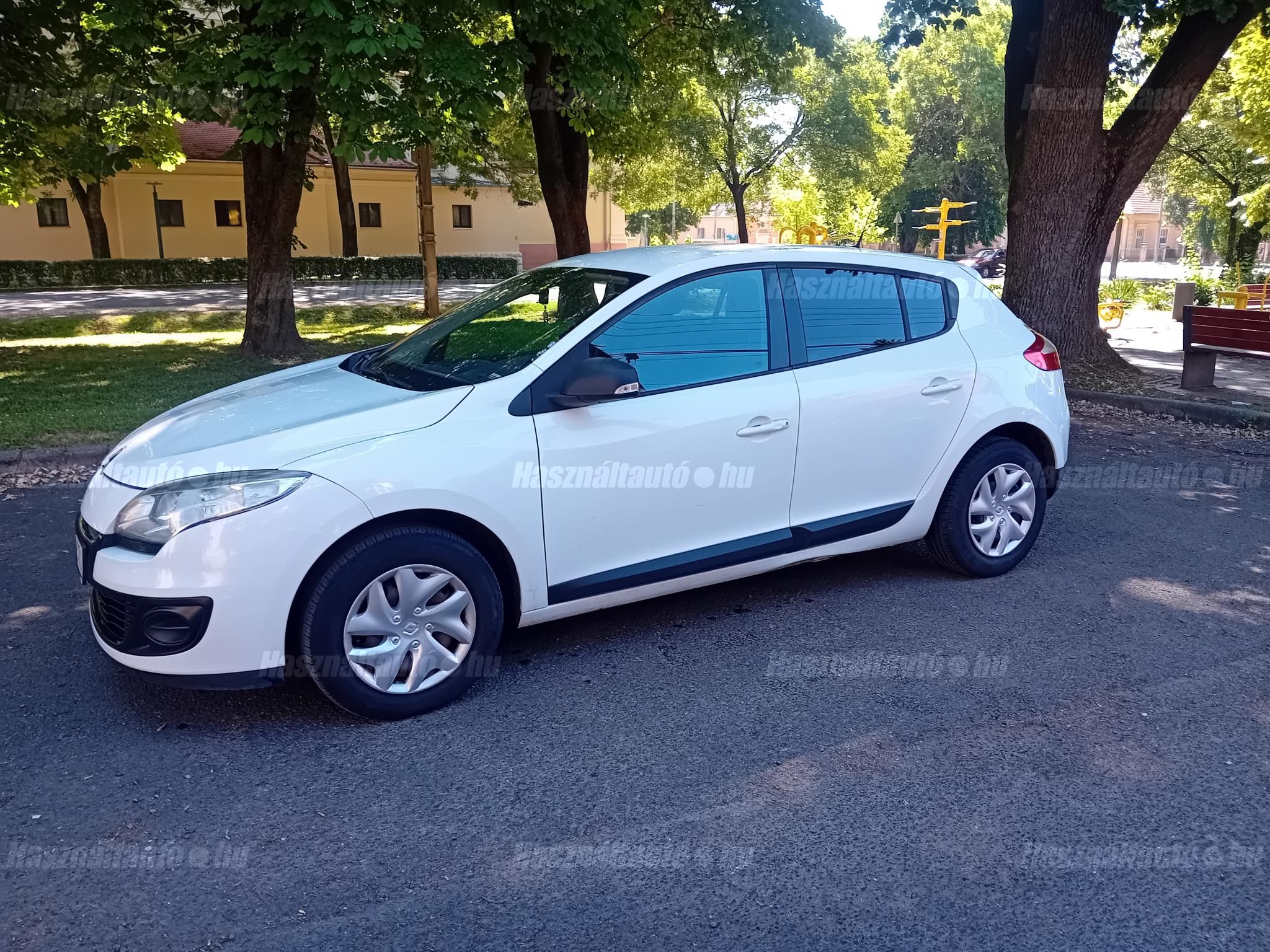 RENAULT MEGANE 2013/7 - 1