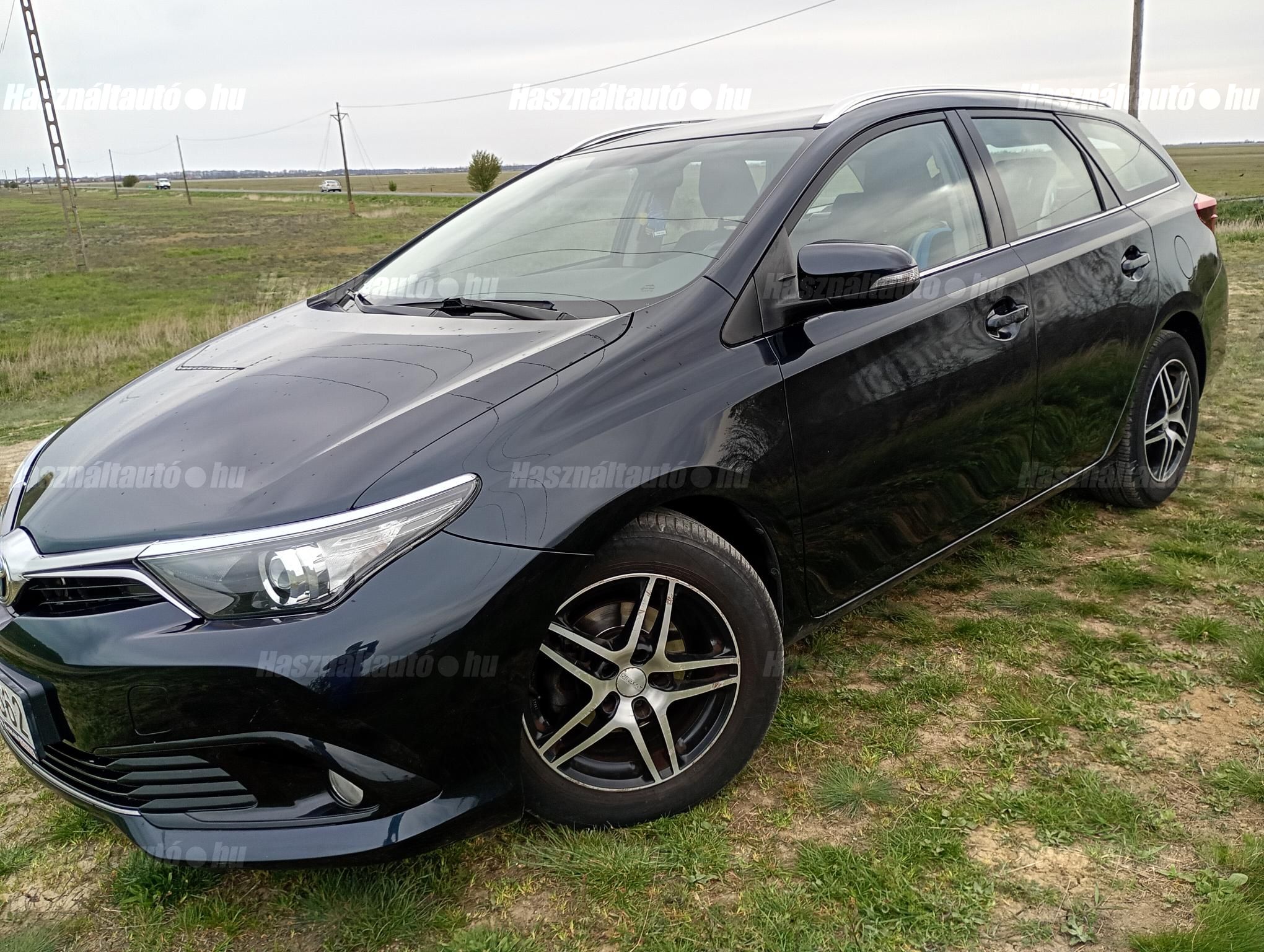 TOYOTA AURIS 2016 - 1