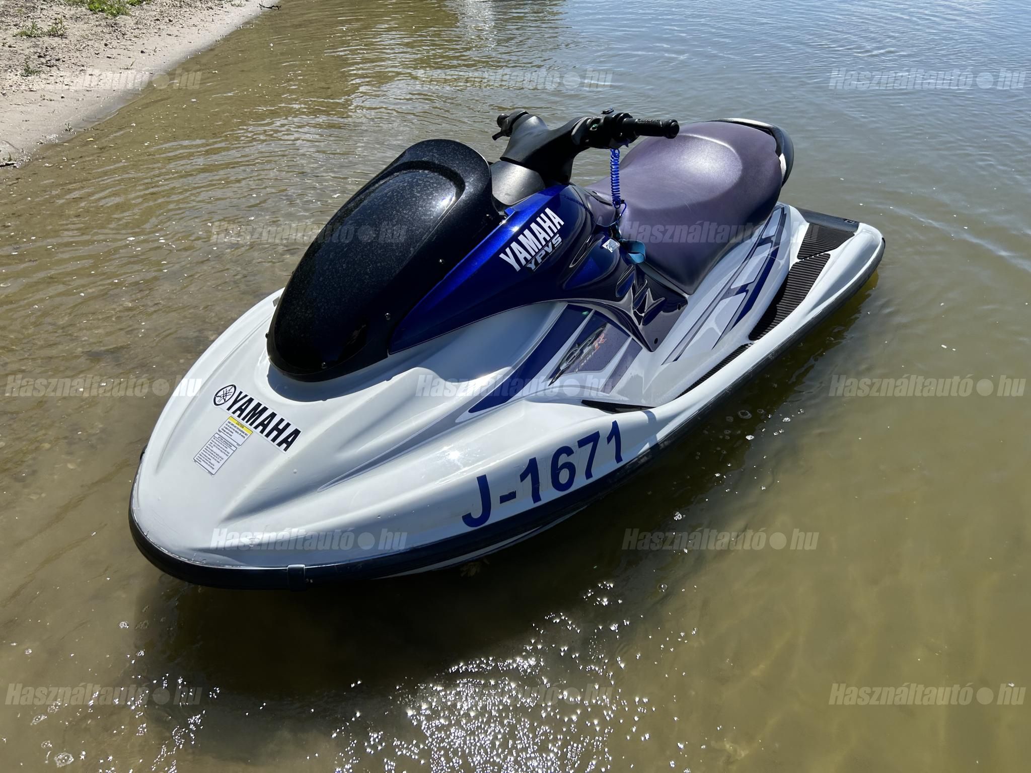 YAMAHA 2004 - 1