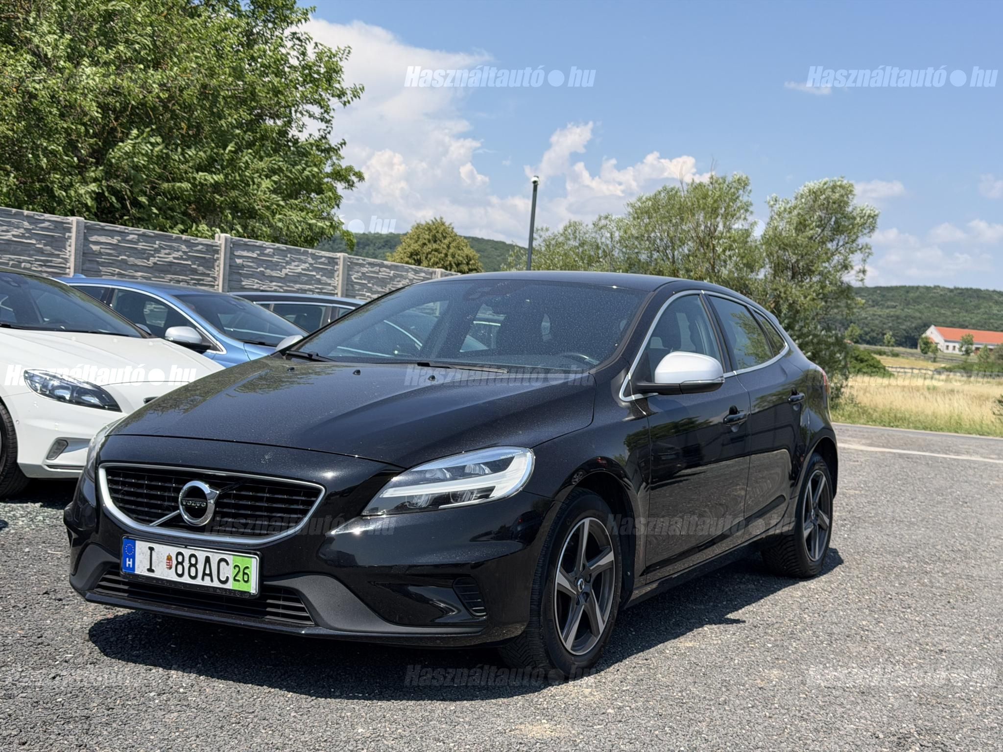 VOLVO V40 2018 - 1