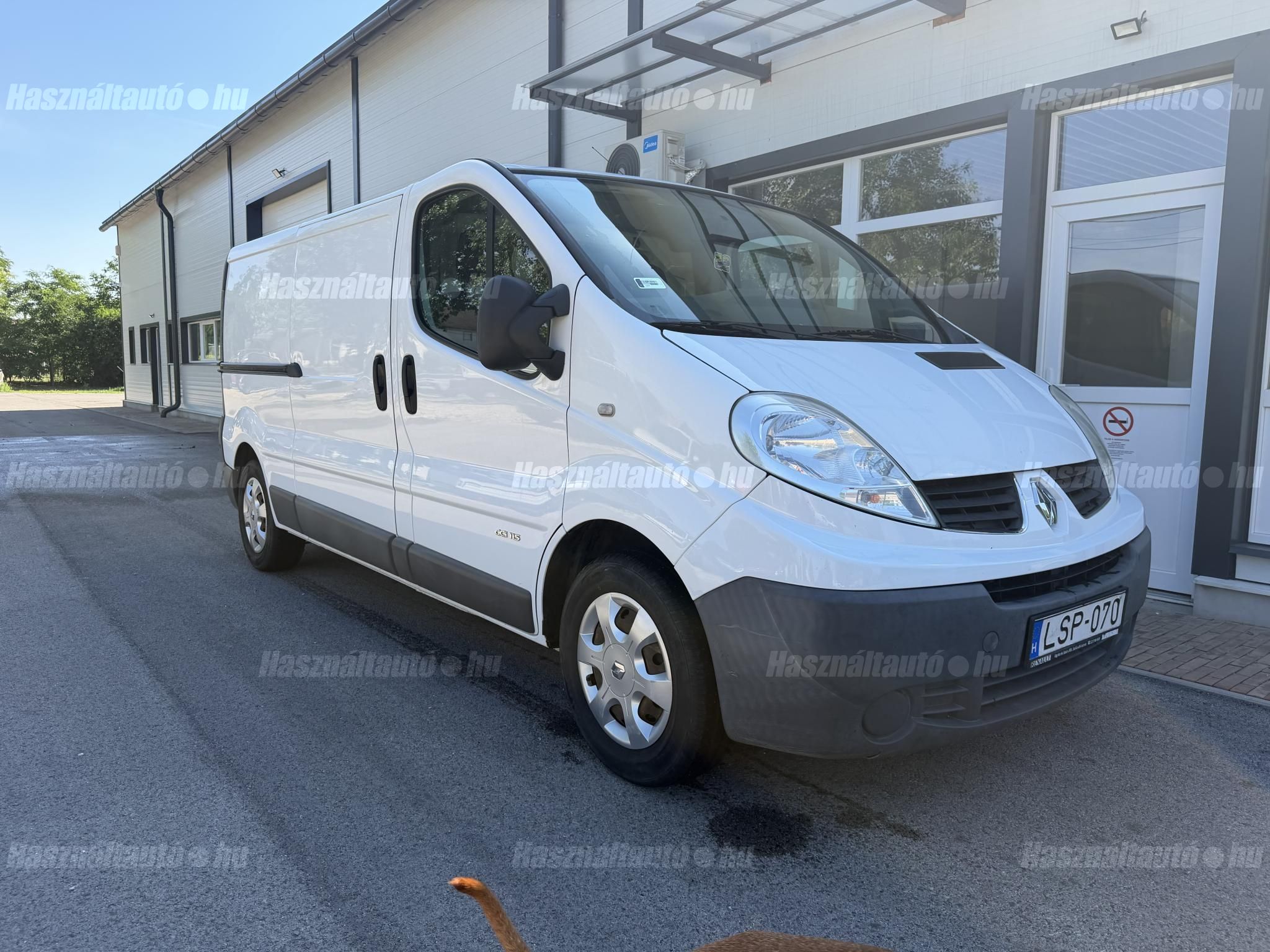 RENAULT TRAFIC 2010/8 - 1