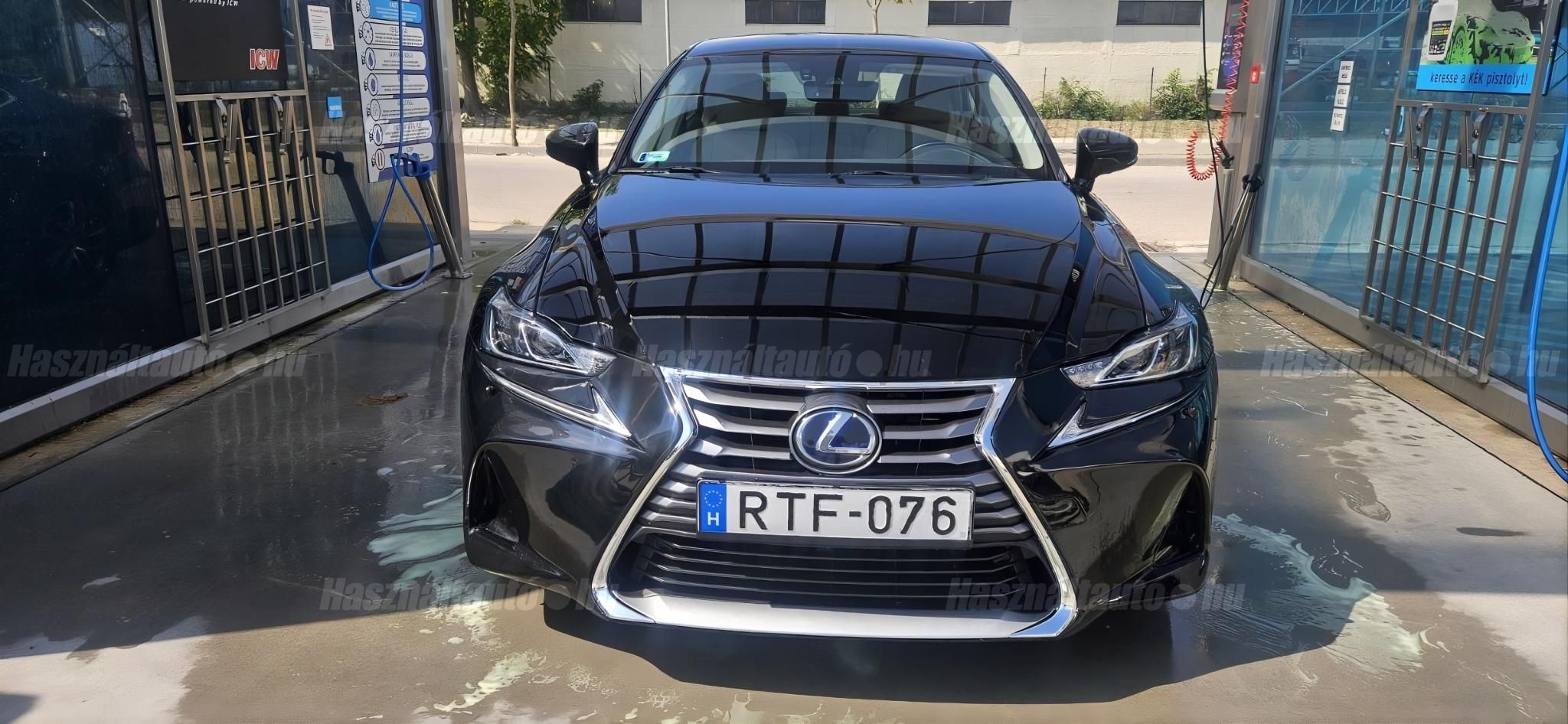 LEXUS IS 2018/8 - 1