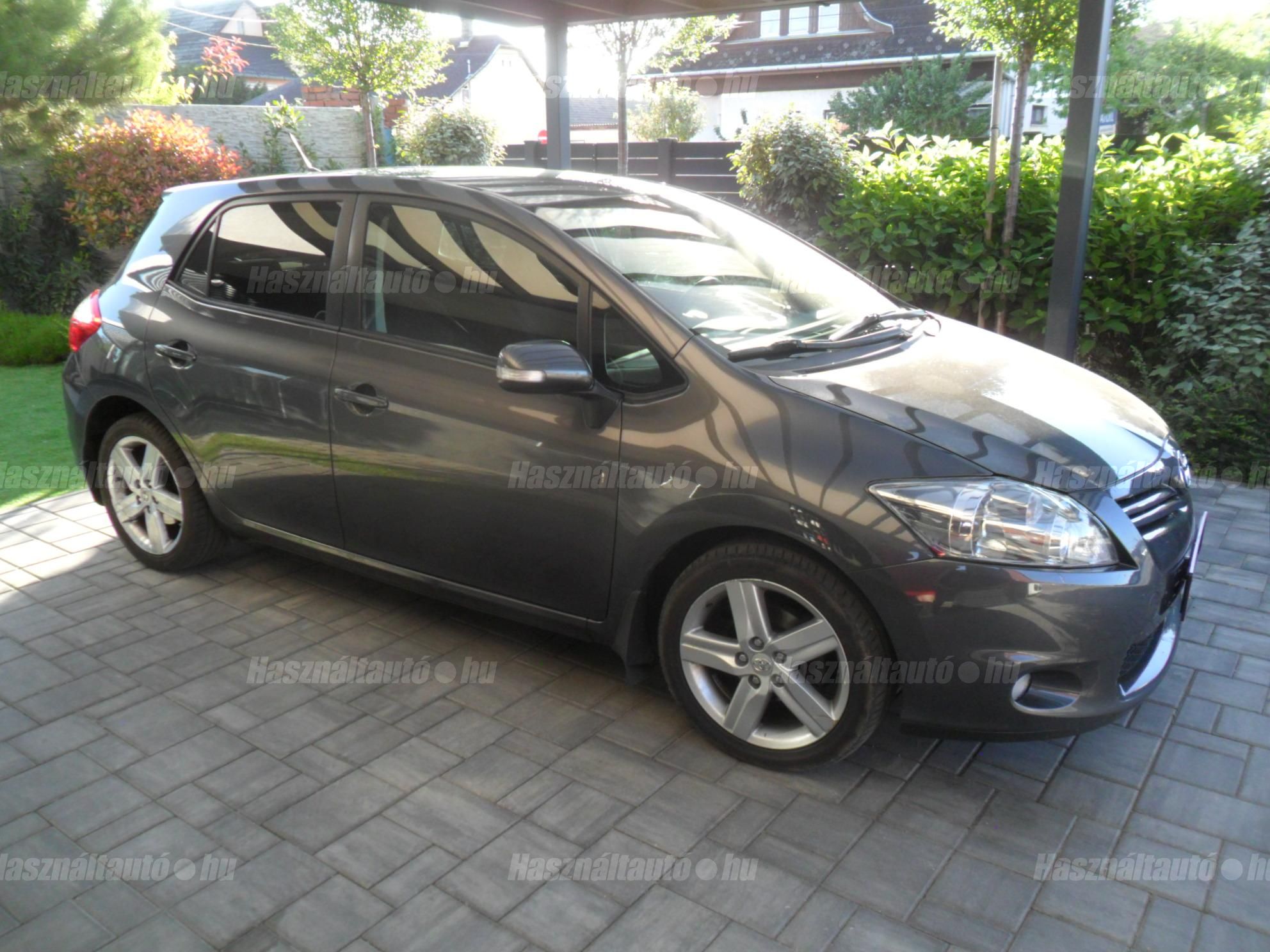 TOYOTA AURIS 2010/12 - 1
