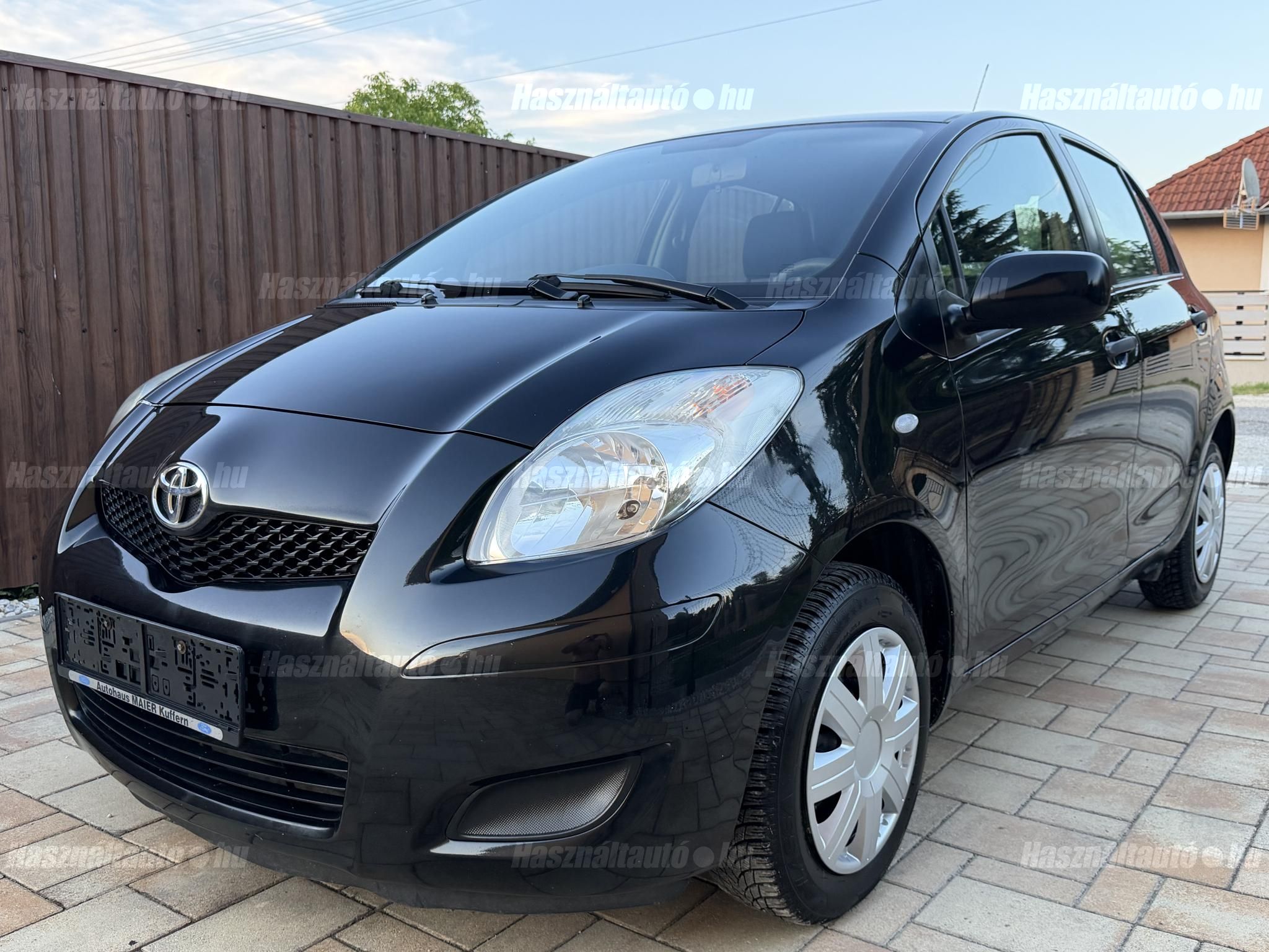 TOYOTA YARIS 2010/8 - 1