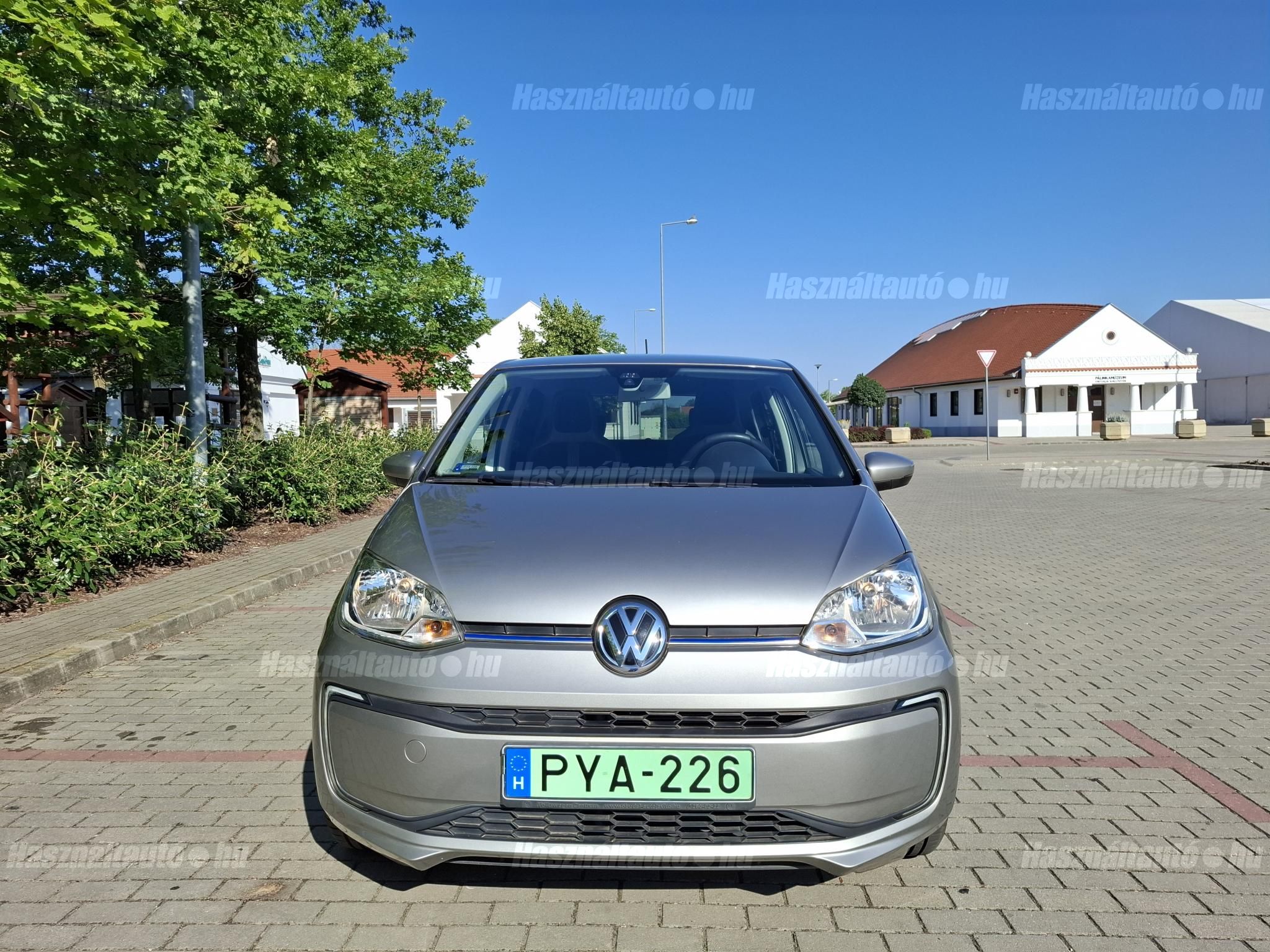 VOLKSWAGEN UP 2018/8 - 1