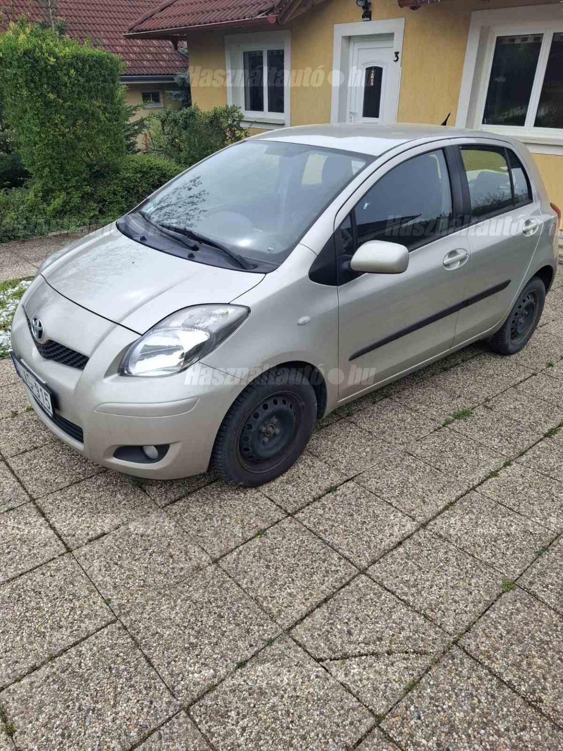 TOYOTA YARIS 2010 - 1