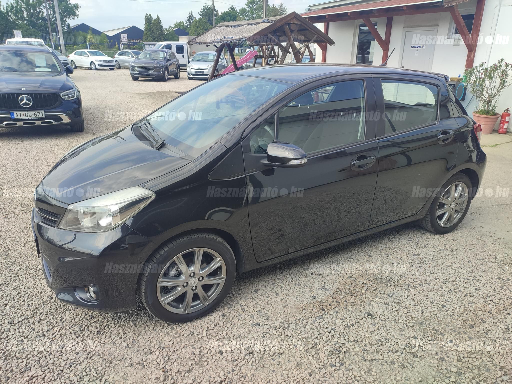 TOYOTA YARIS 2012/4 - 1