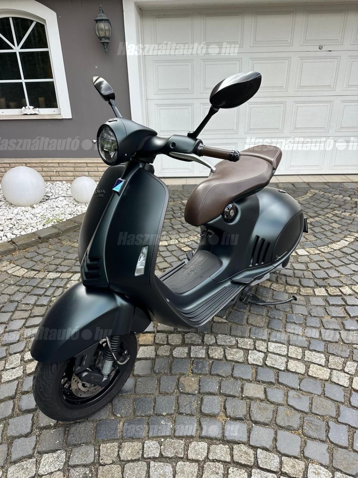 VESPA 946 2016/7 - 1