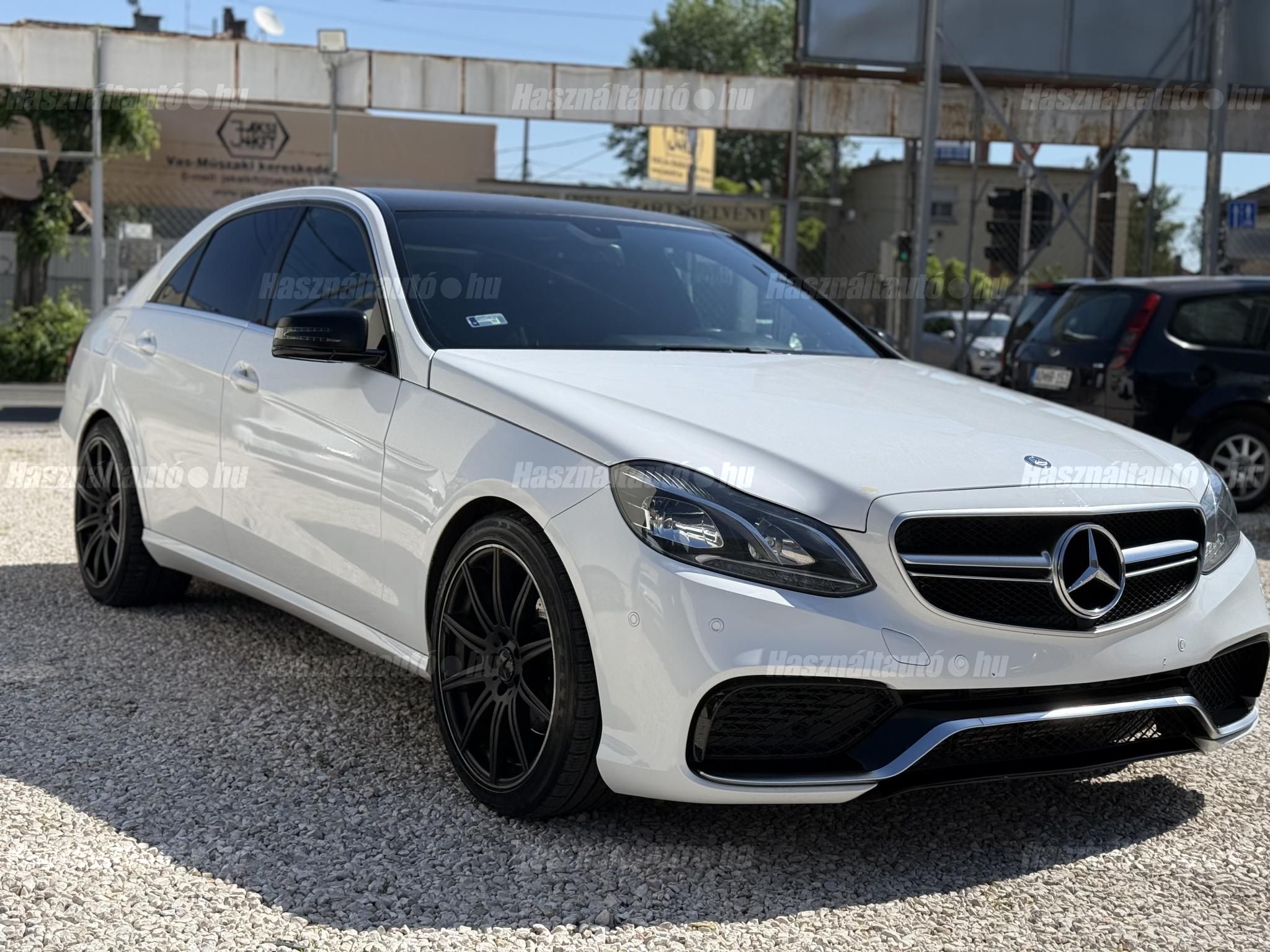 MERCEDES-BENZ E 220 2016/7 - 1