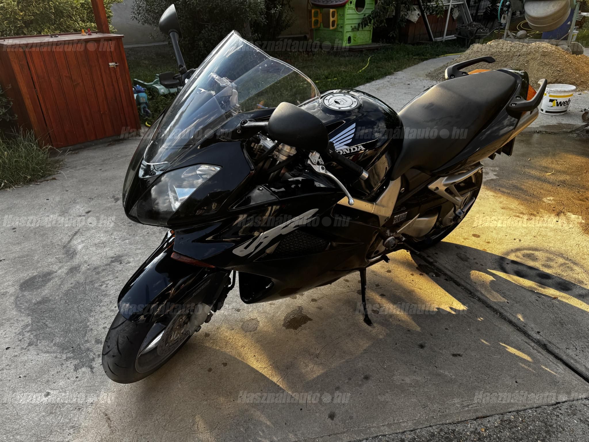 HONDA VFR 800 2010 - 1