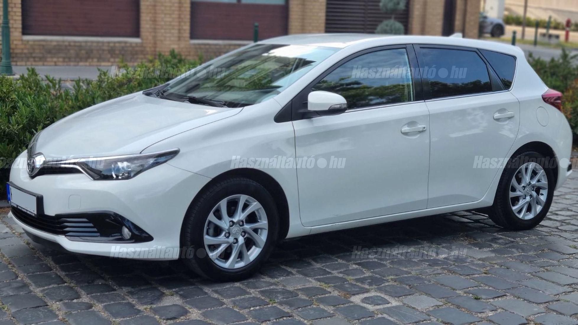 TOYOTA AURIS 2016 - 1