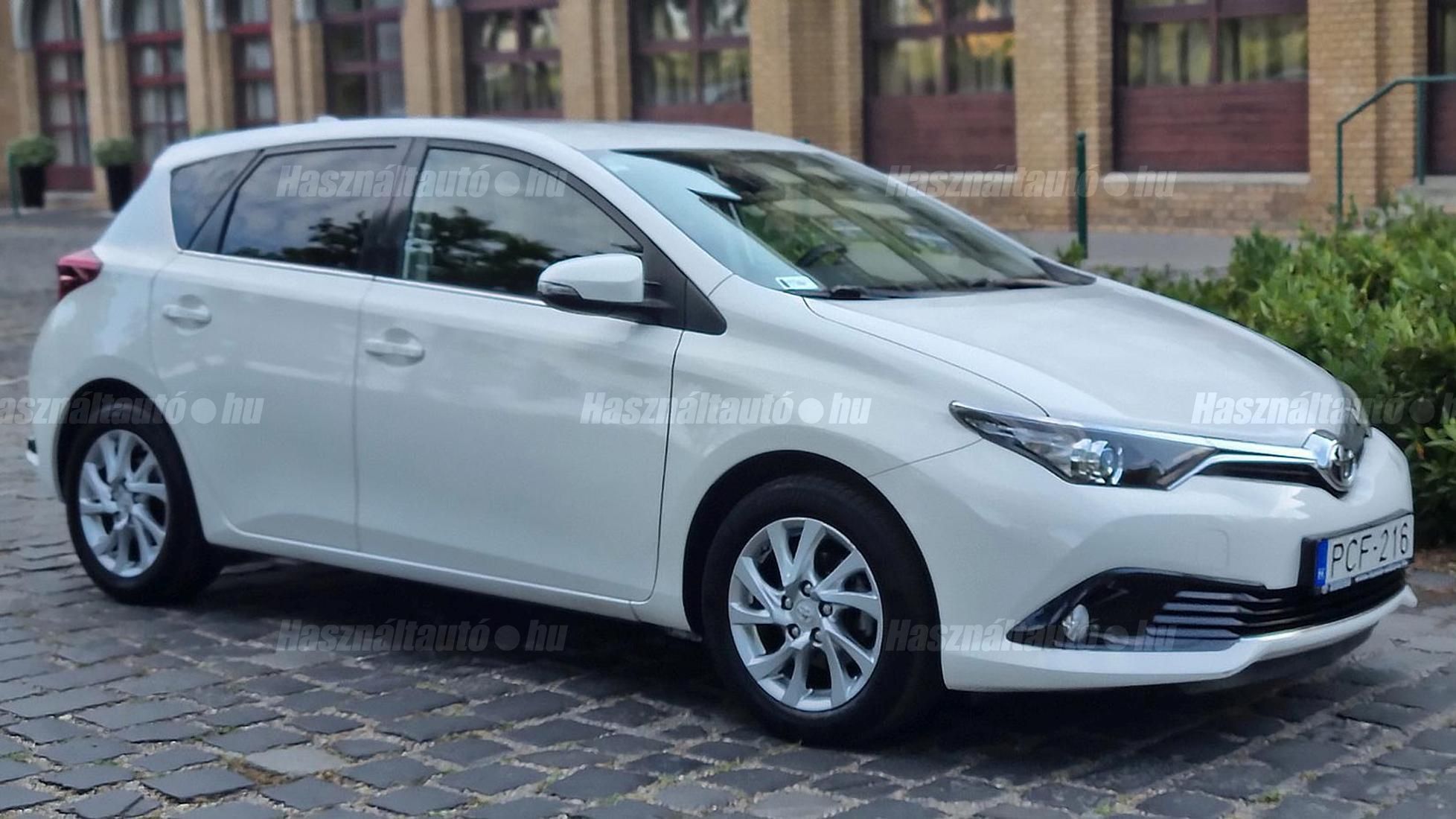 TOYOTA AURIS 2016 - 1