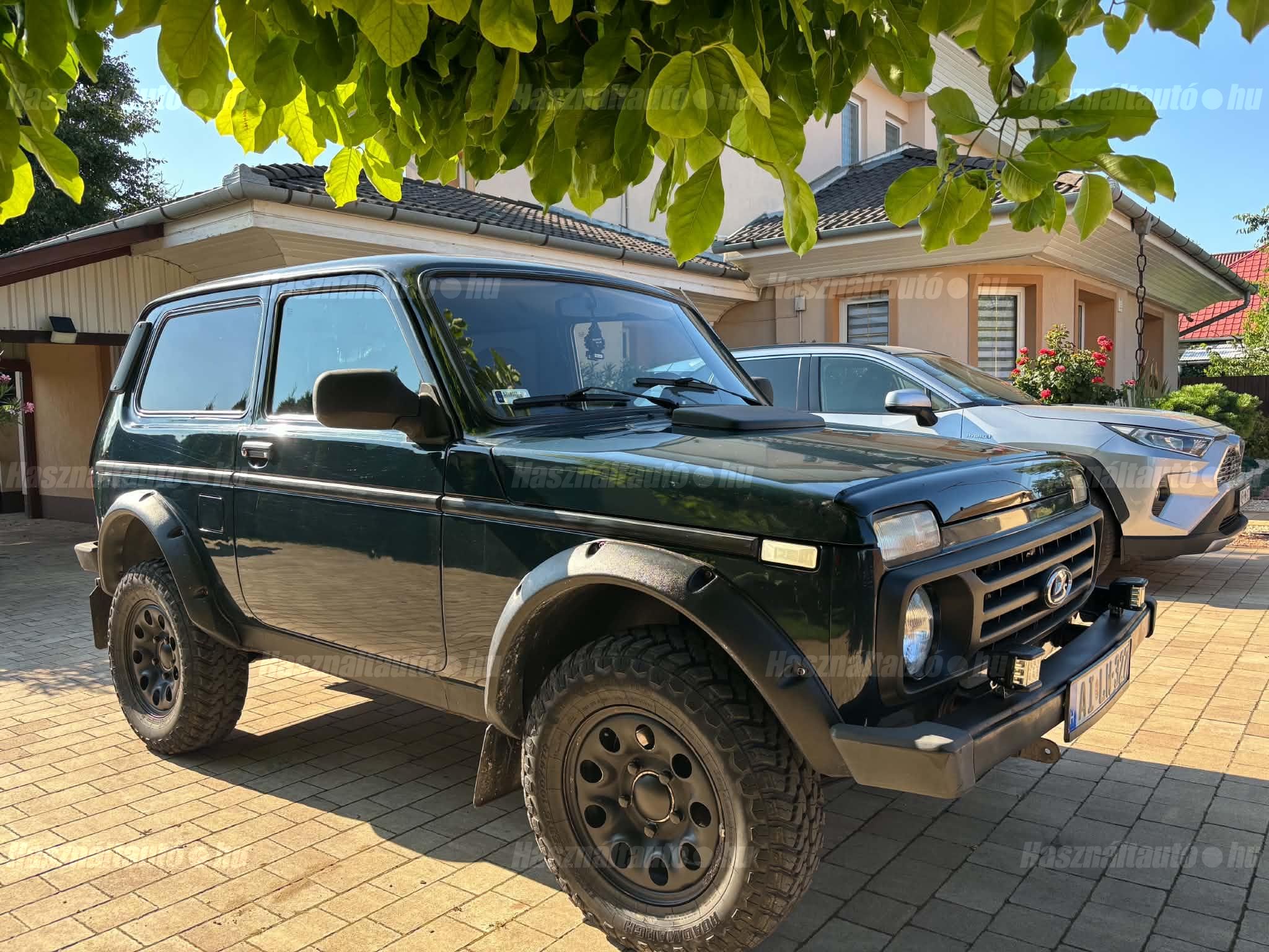 LADA NIVA 2012/12 - 1