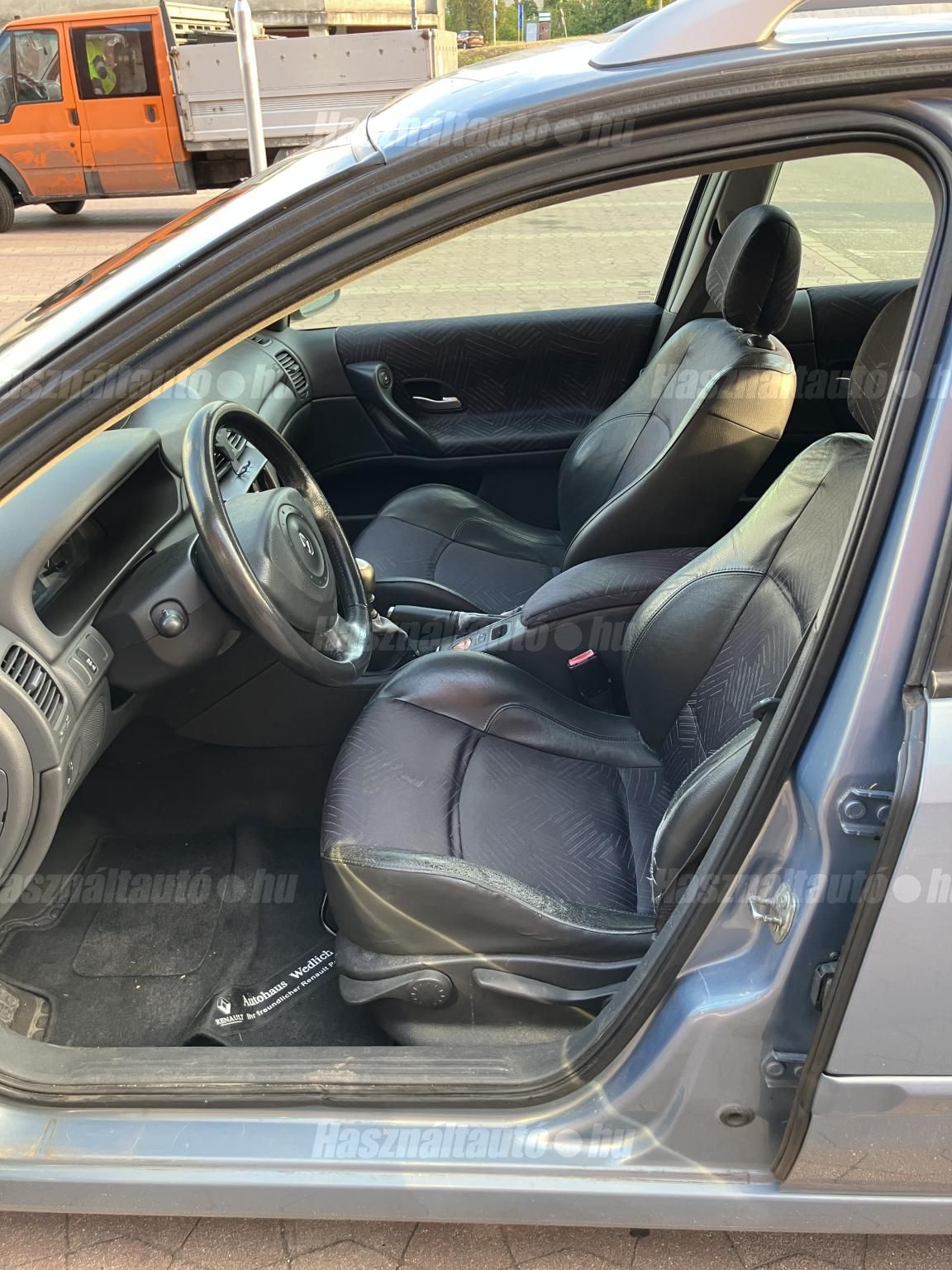 RENAULT LAGUNA 2004/6 - 1
