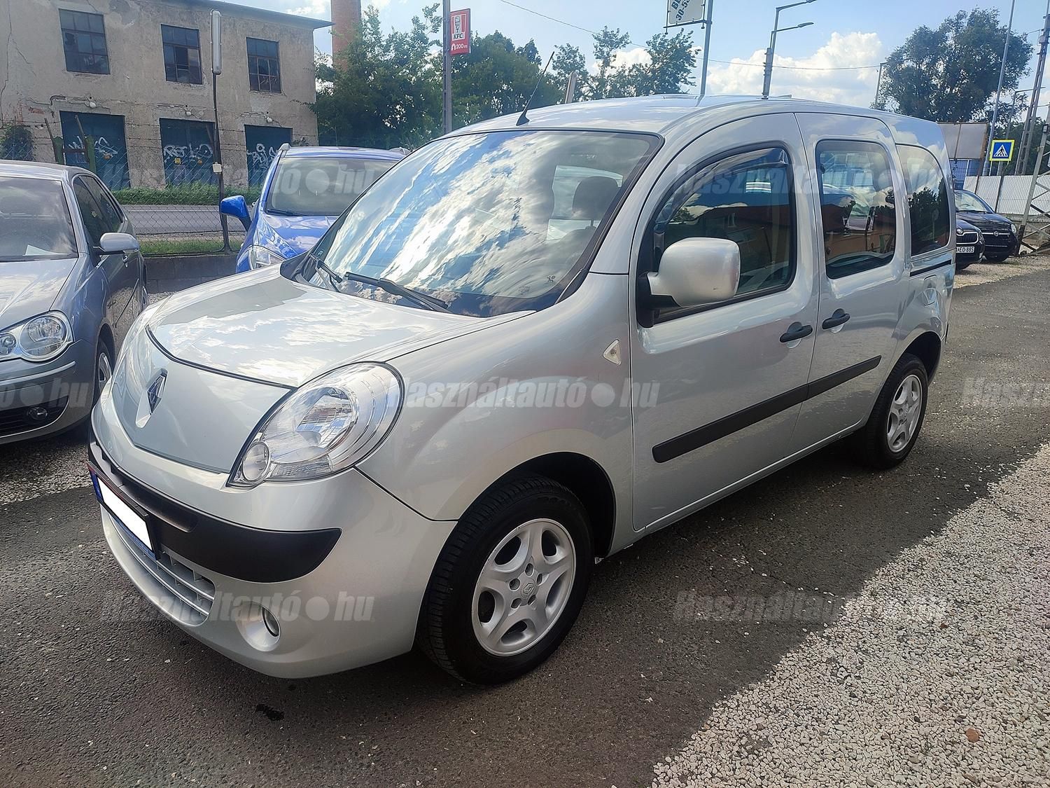 RENAULT KANGOO 2010/8 - 1