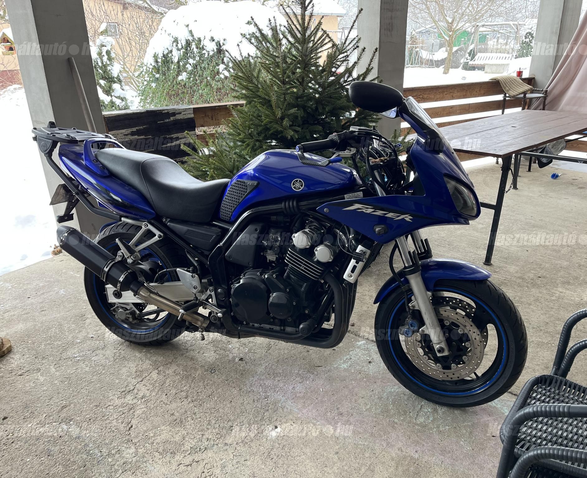 YAMAHA FZS 600 (FAZER) 2003/10 - 1