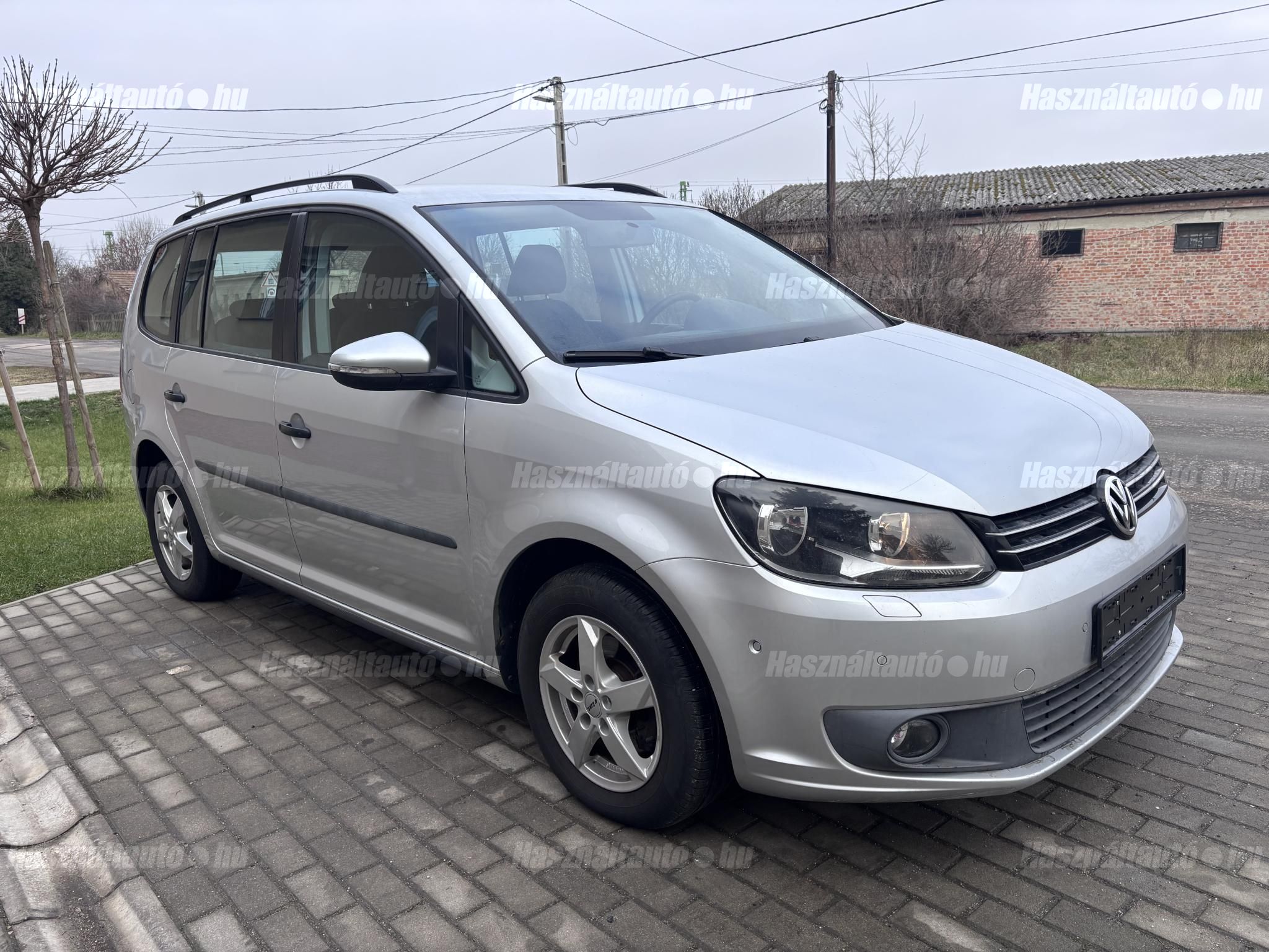 VOLKSWAGEN TOURAN 2011 - 1