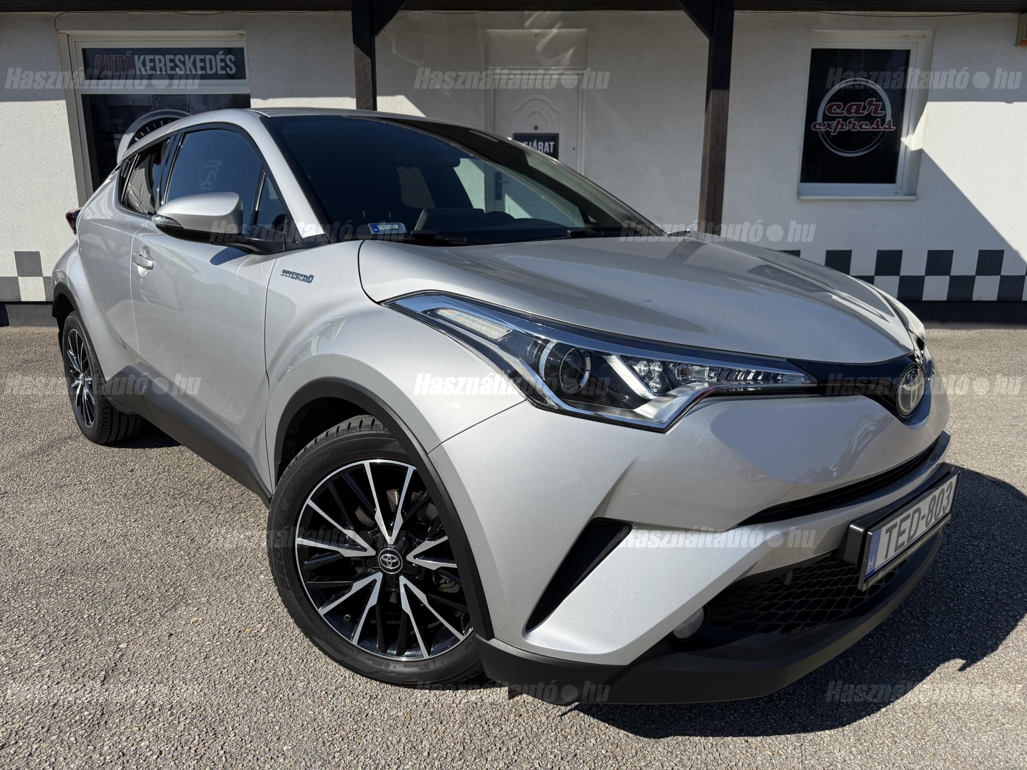 Gyönyörű újszerű állapot, végig TOYOTA -ban szervizelt, sérülésmentes.