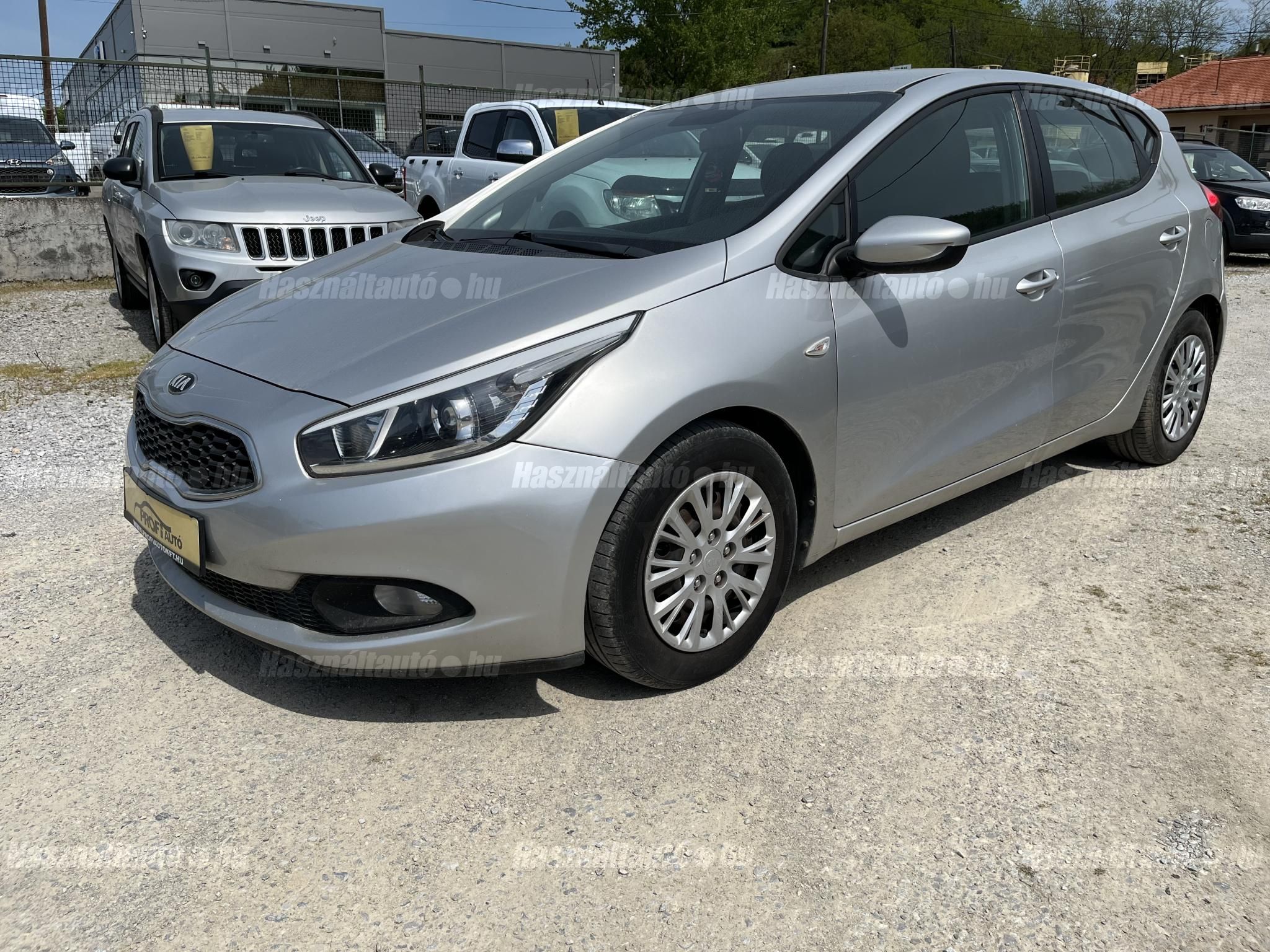 KIA CEE'D 2012/6 - 1