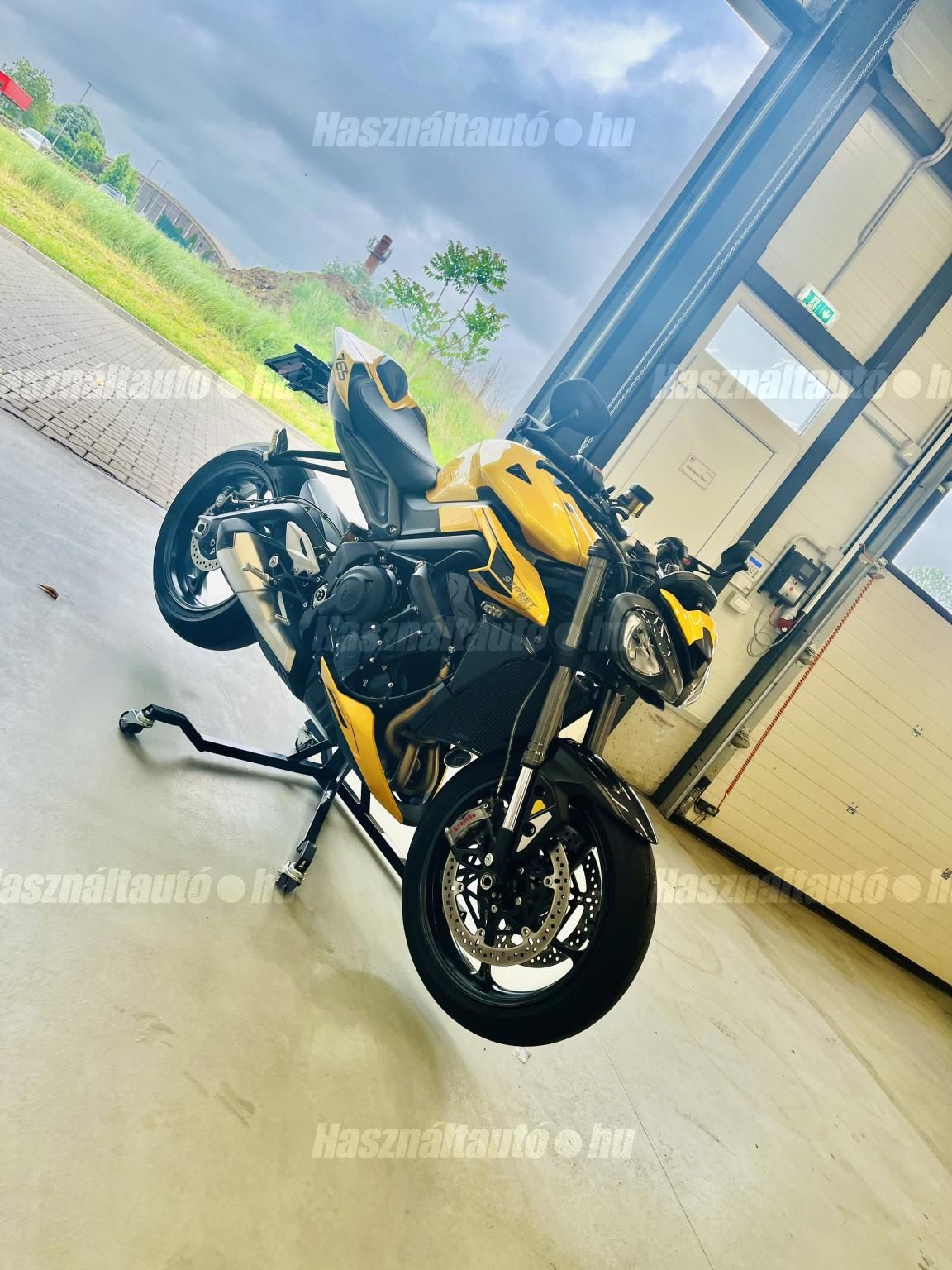 TRIUMPH STREET TRIPLE 2025/3 - 1