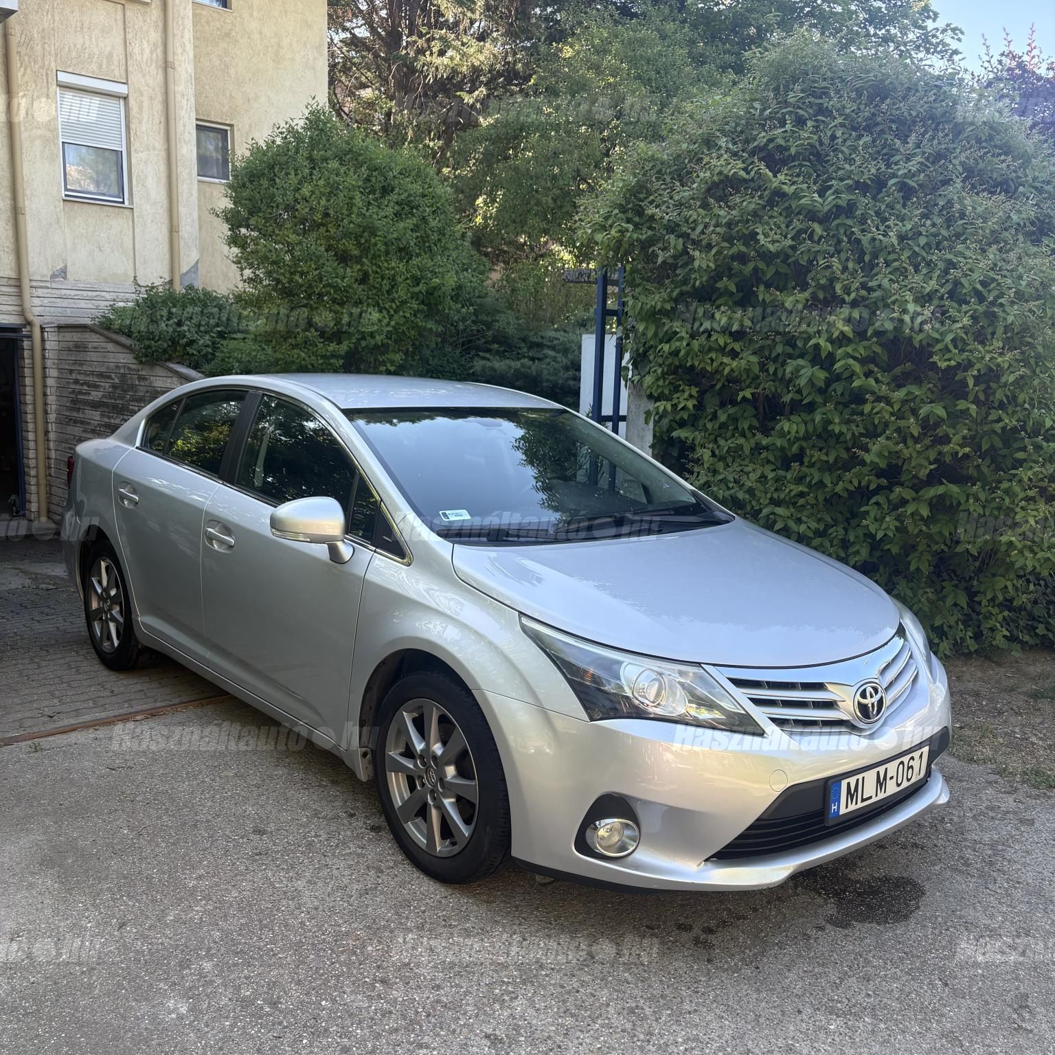 TOYOTA AVENSIS 2012/6 - 1