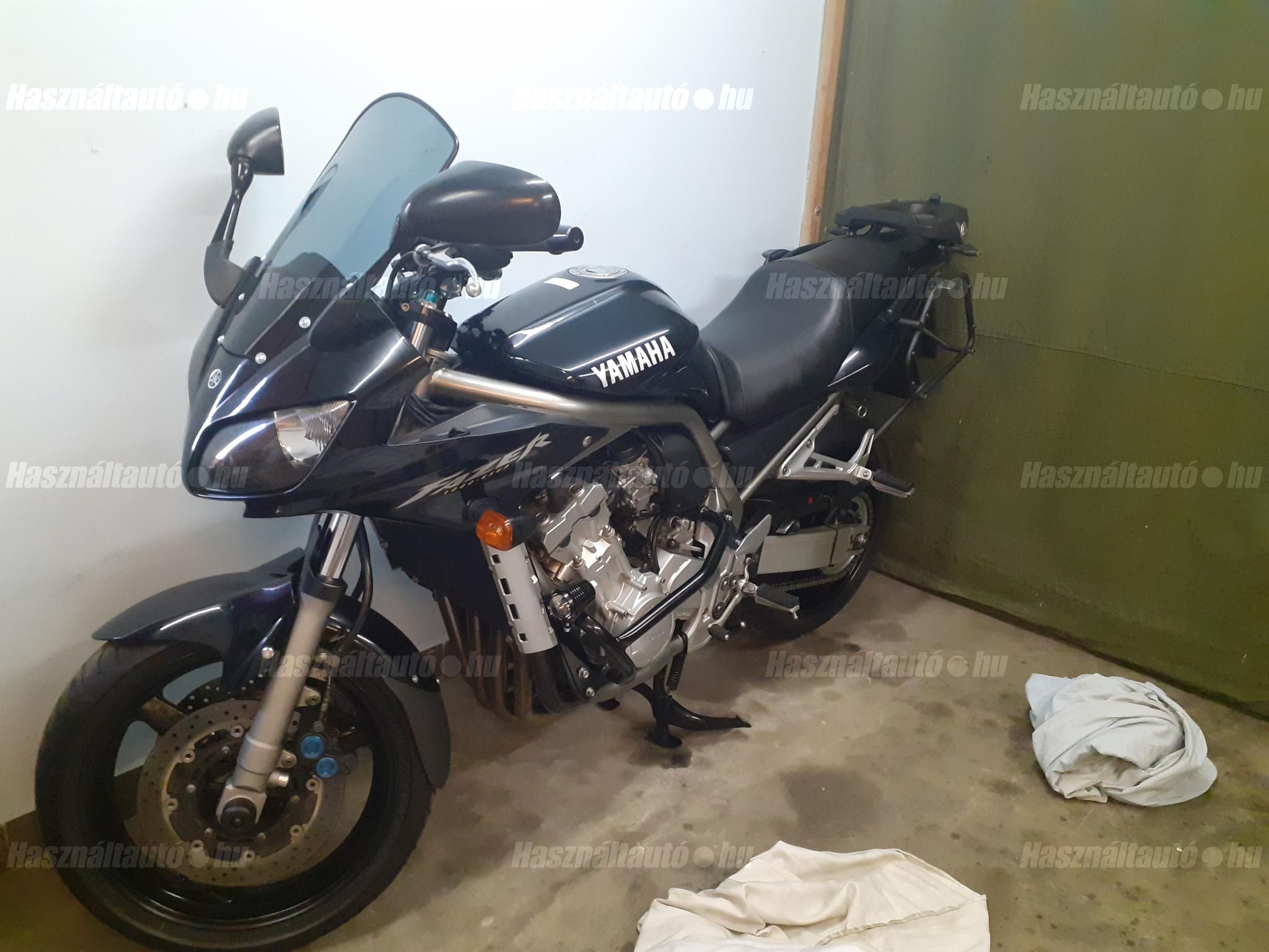 YAMAHA FZS 1000 (FAZER) 2002/8 - 1