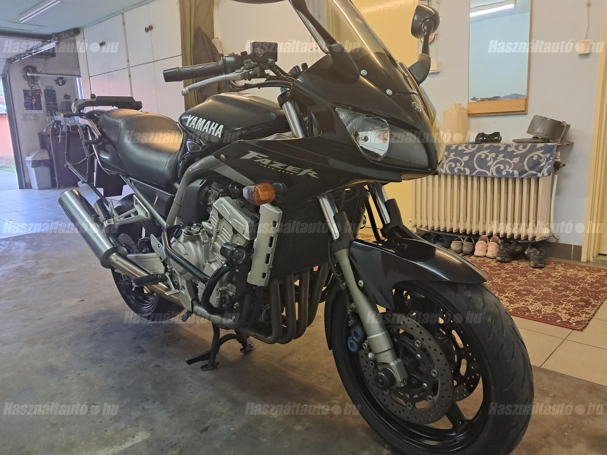 YAMAHA FZS 1000 (FAZER) 2002/8 - 1