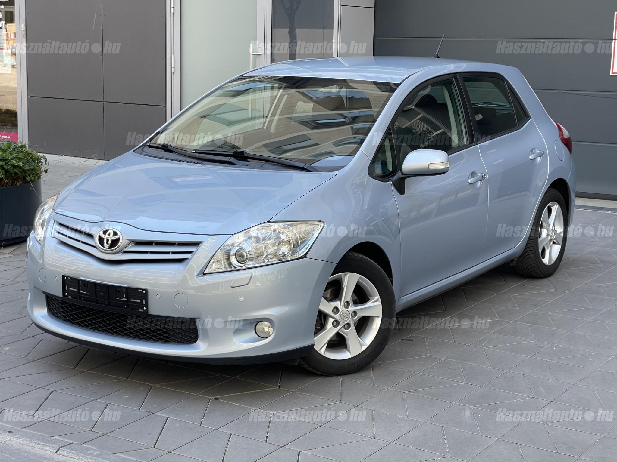 TOYOTA AURIS 2011/6 - 1