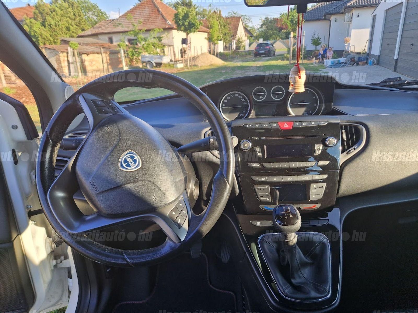 LANCIA YPSILON 2011/10 - 1