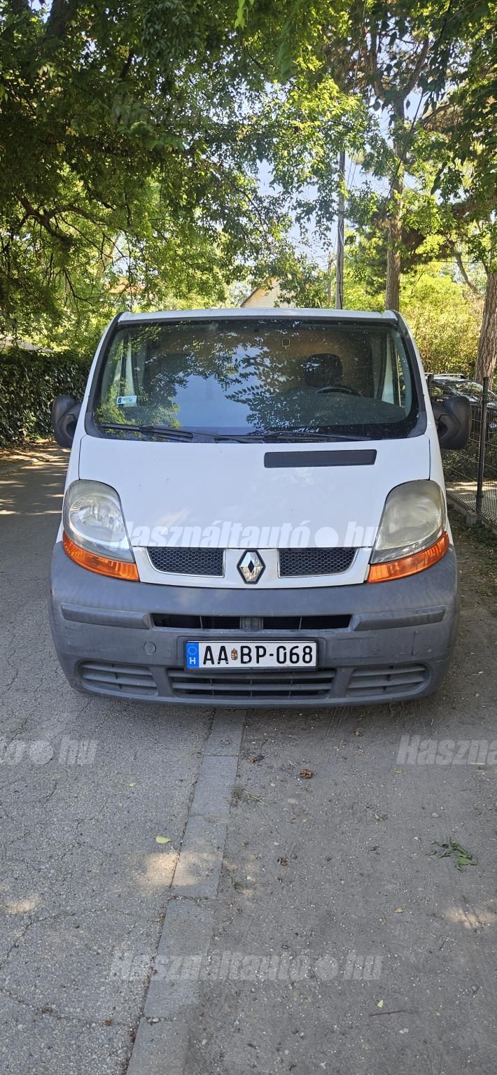 RENAULT TRAFIC 2005/7 - 1