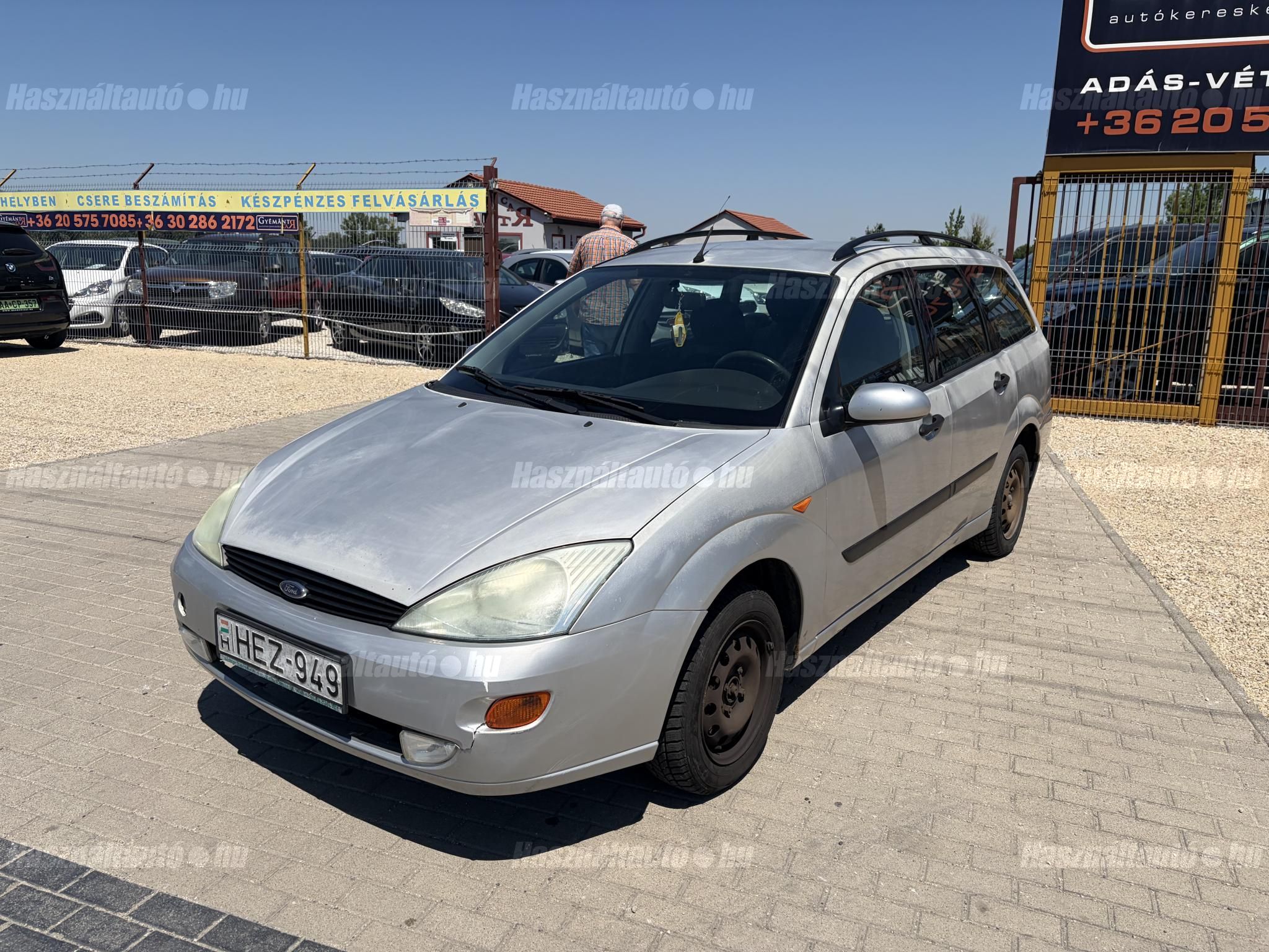FORD FOCUS 2000/6 - 1
