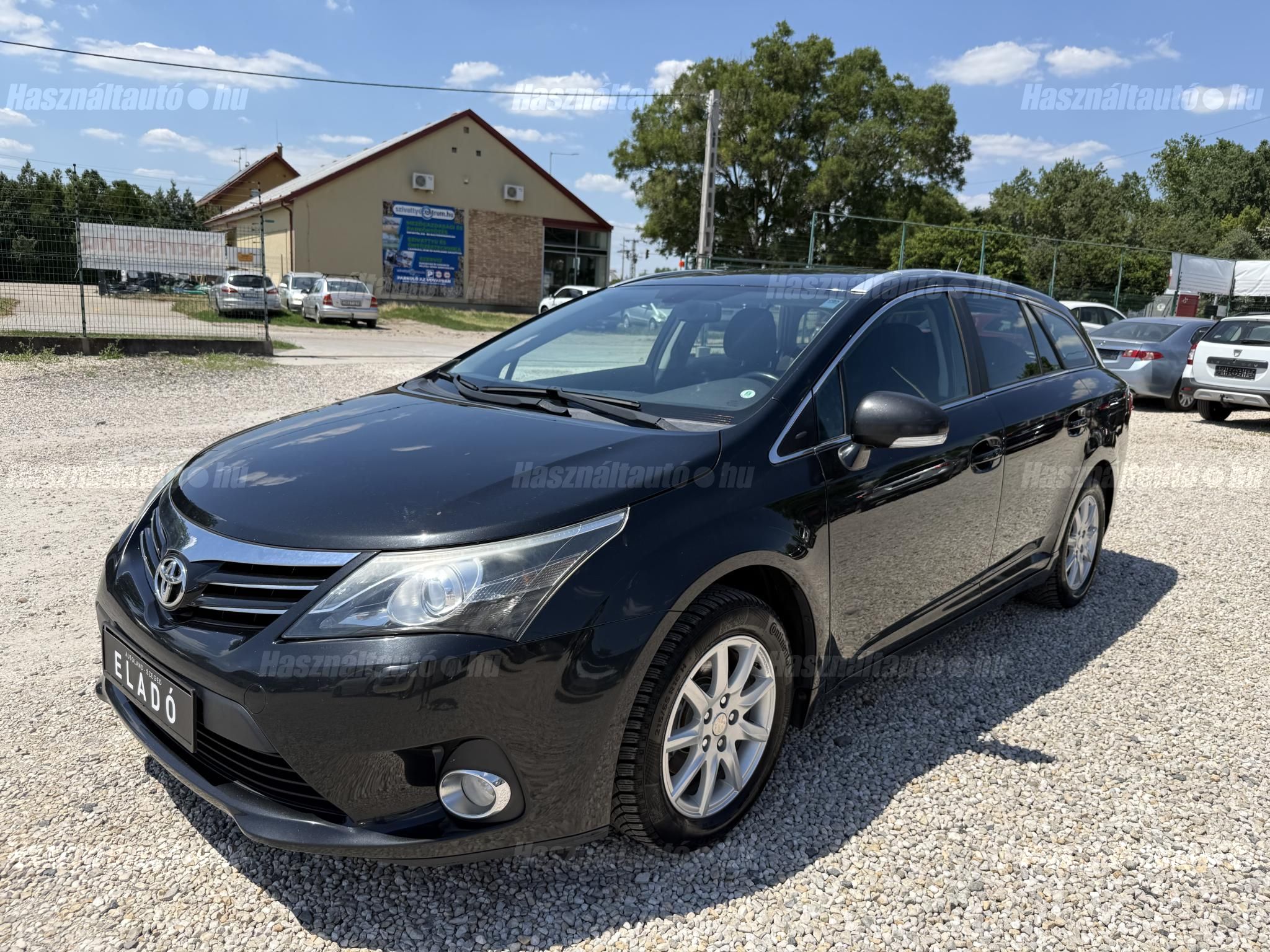TOYOTA AVENSIS 2012/9 - 1