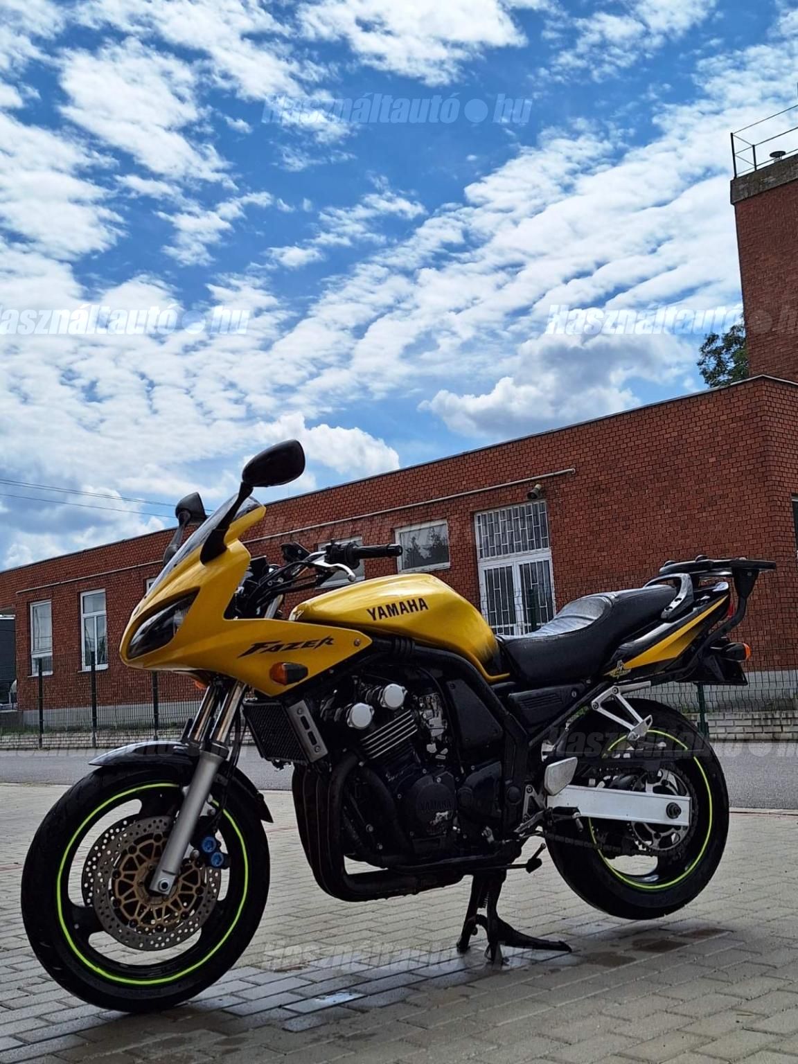 YAMAHA FZS 600 (FAZER) 2002/3 - 1