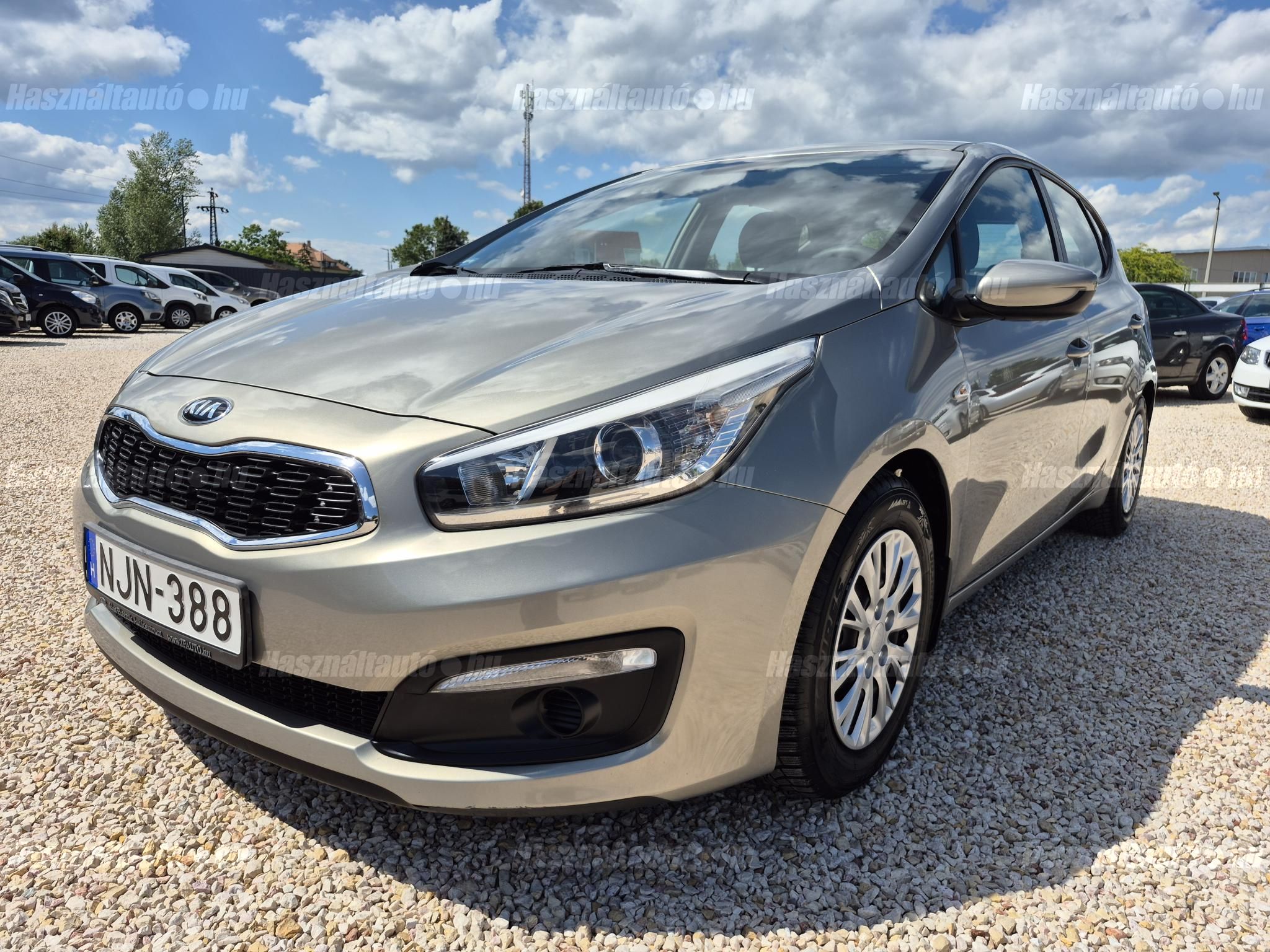 KIA CEE'D 2015/11 - 1