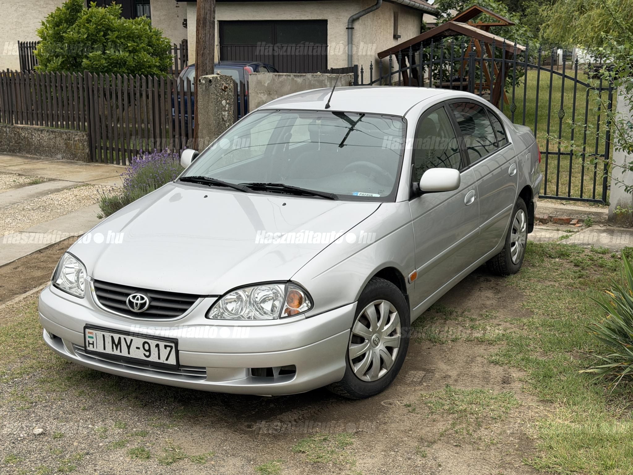 TOYOTA AVENSIS 2002 - 1