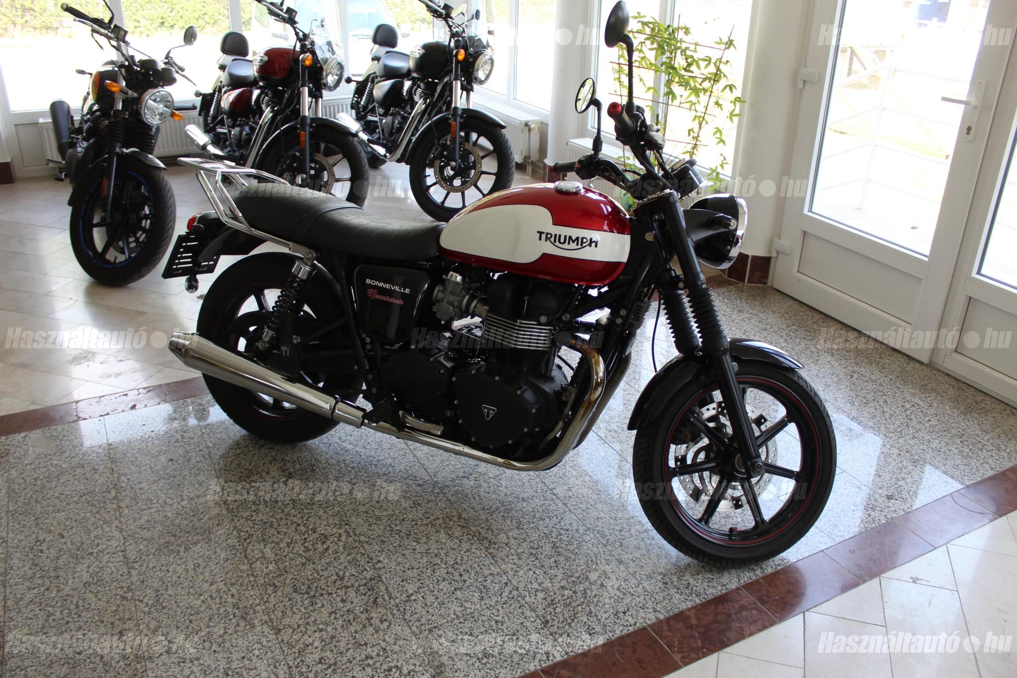 TRIUMPH BONNEVILLE 2015/3 - 1