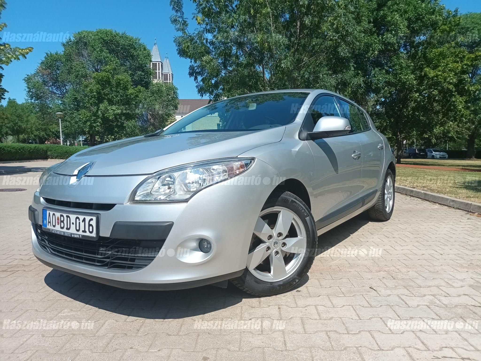RENAULT MEGANE 2010/10 - 1