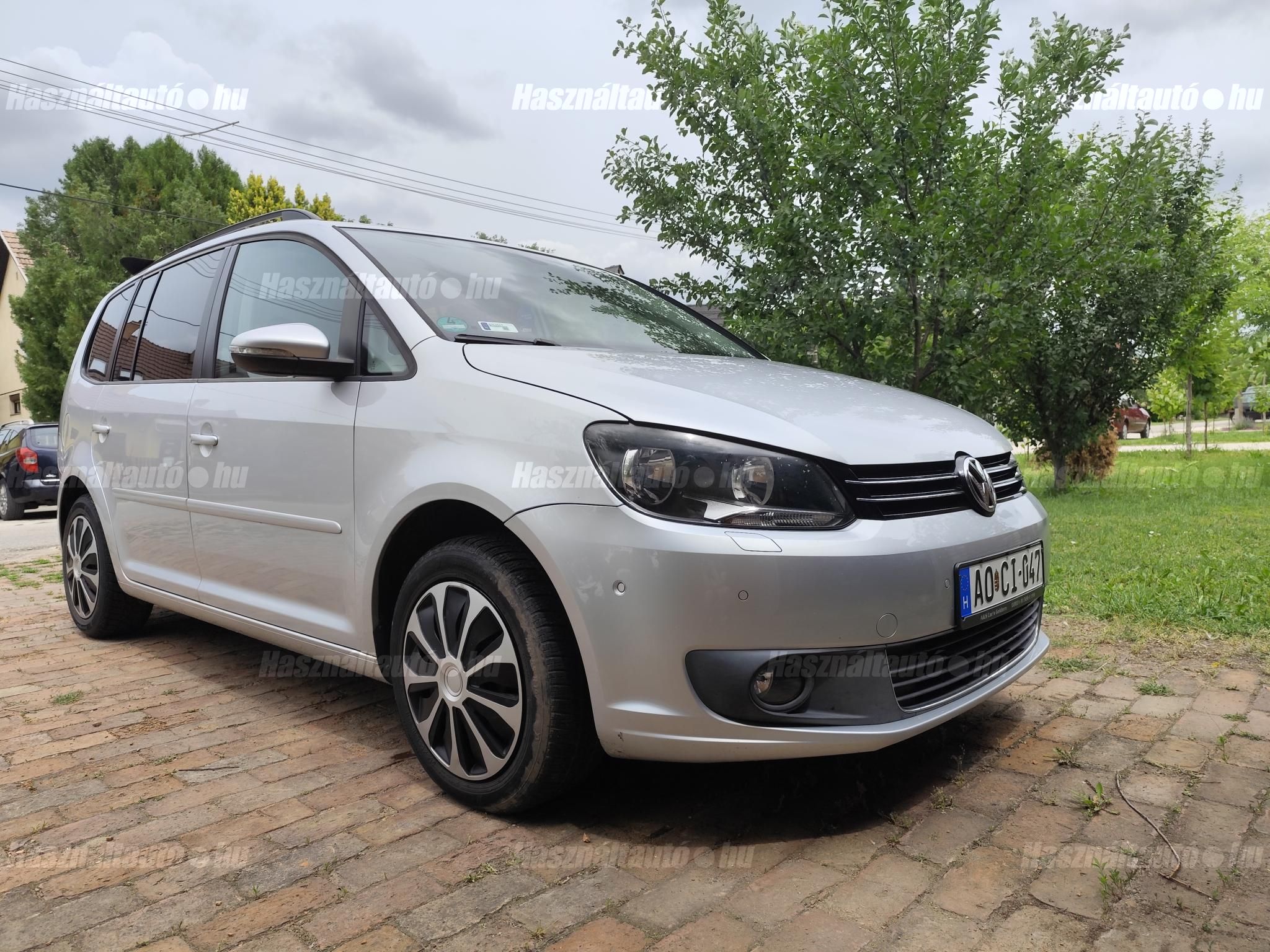 VOLKSWAGEN TOURAN 2010/8 - 1