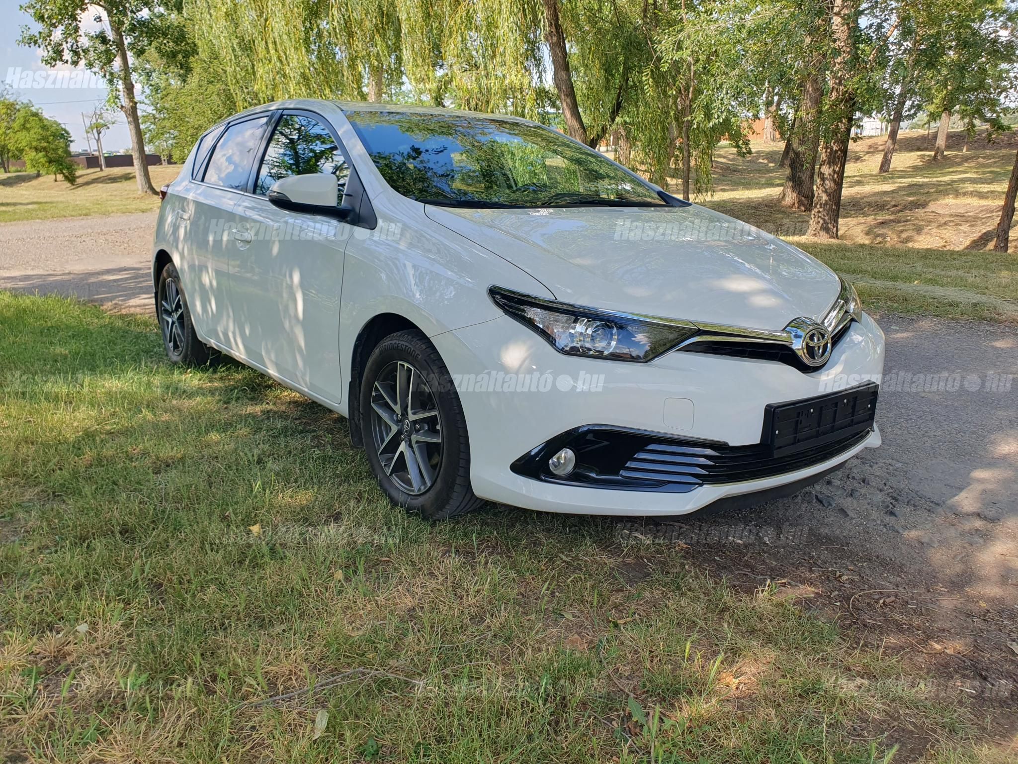 TOYOTA AURIS 2016/9 - 1