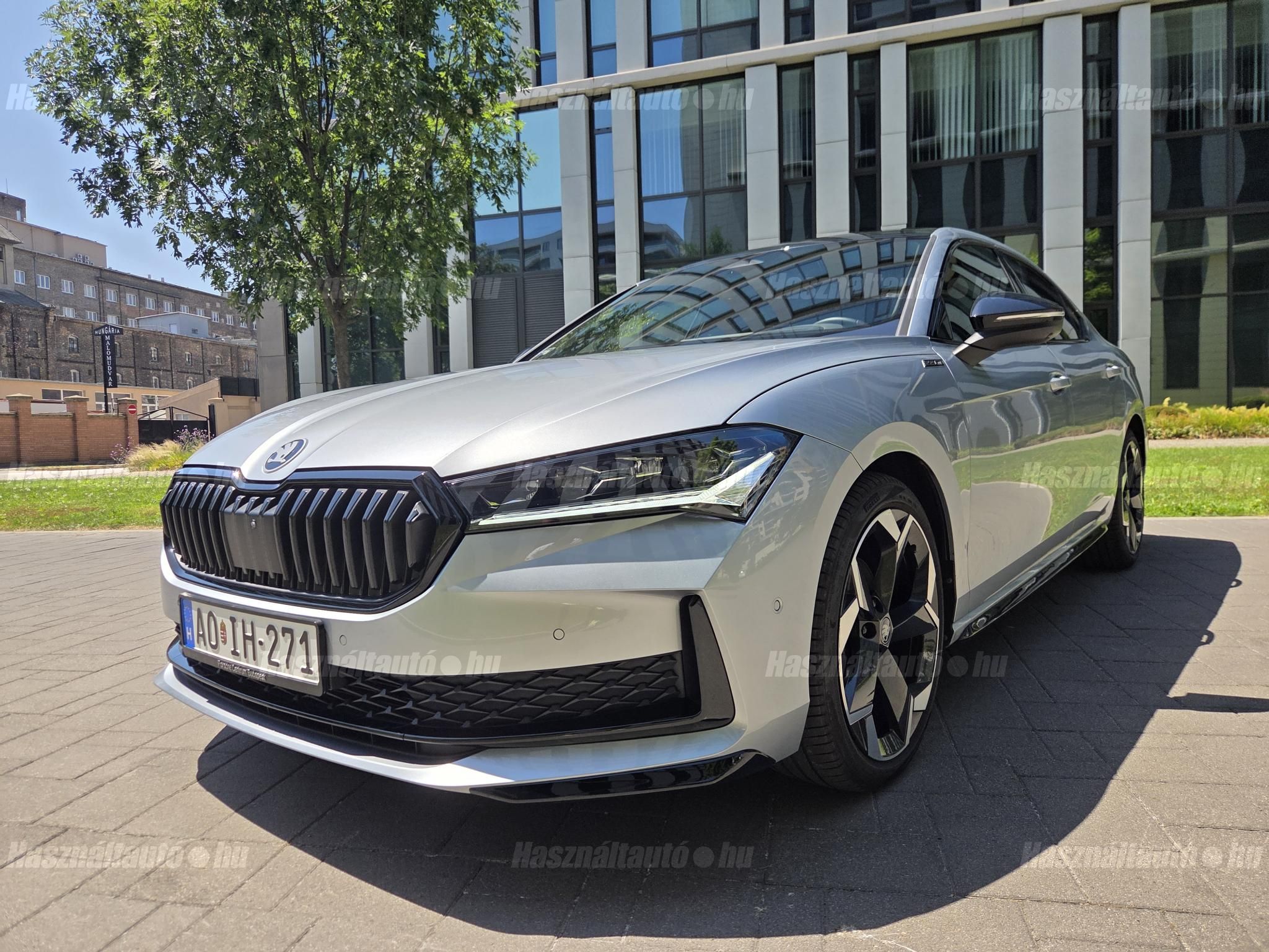 SKODA SUPERB 2025/10 - 1